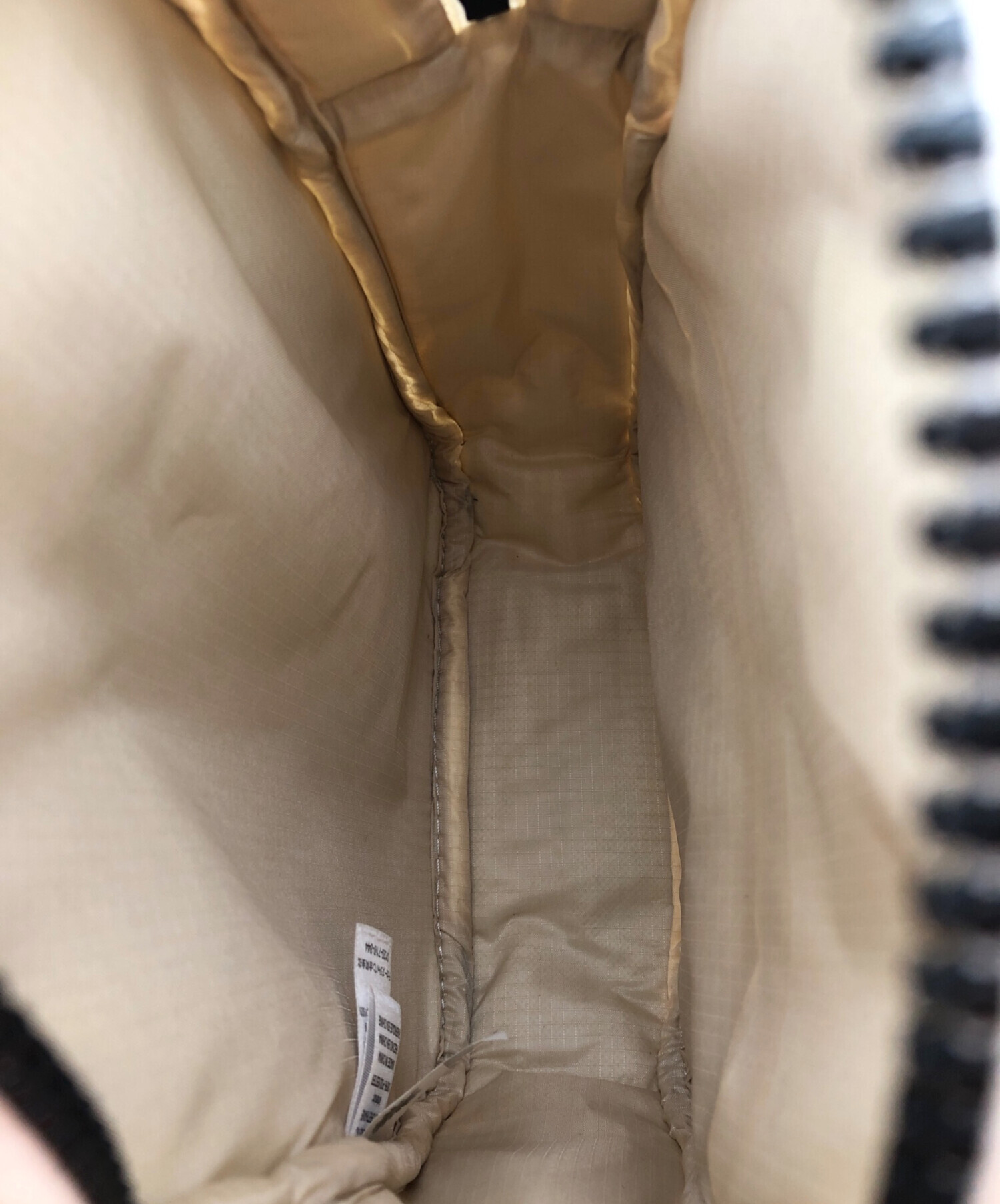 UGG アグ ボアリュック アイボリー 中古・古着通販】UGG (アグ) ミニリュック アイボリー｜ブランド・古着