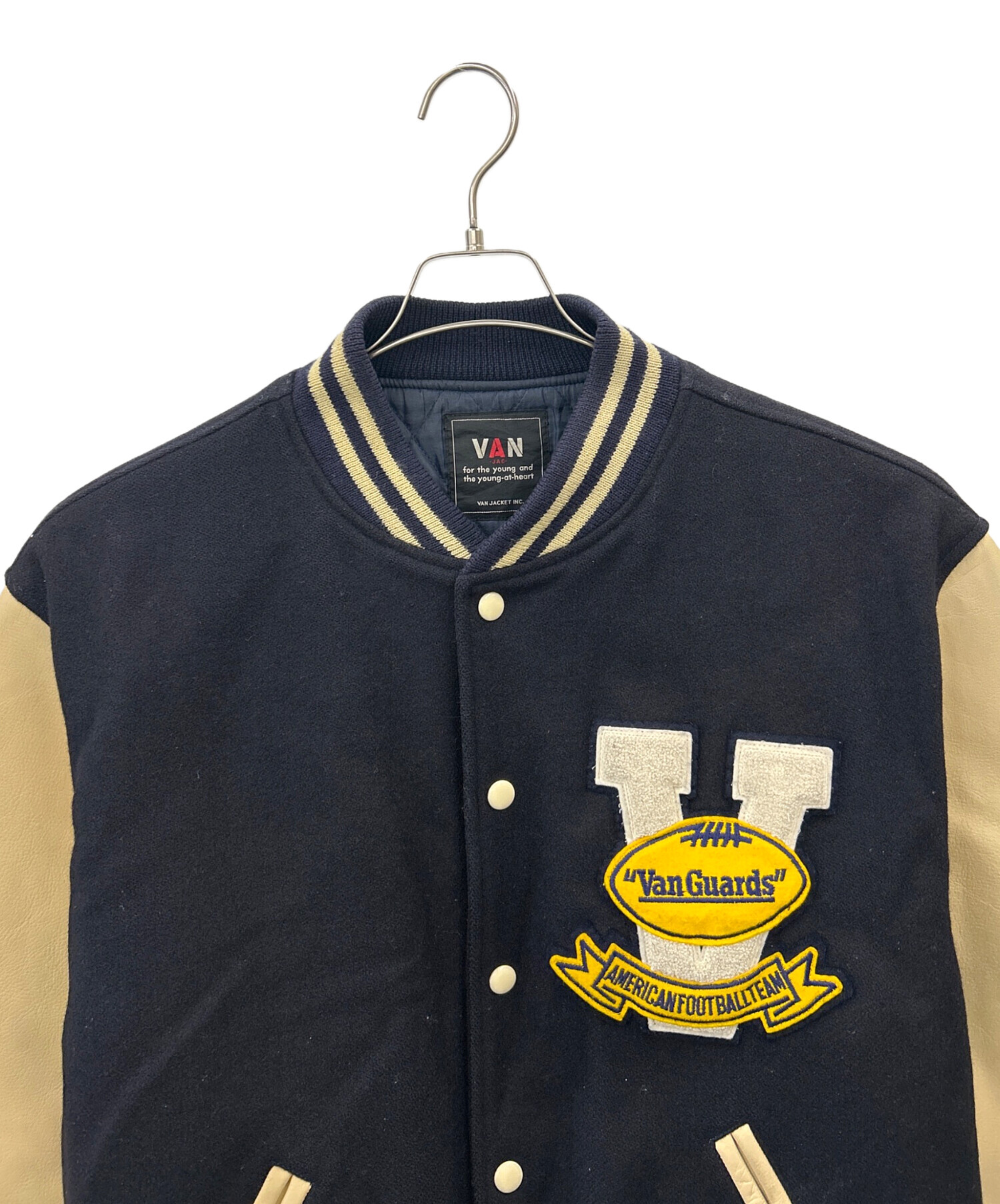 中古・古着通販】VAN (ヴァン) スタジャン ベージュ×ネイビー サイズ 