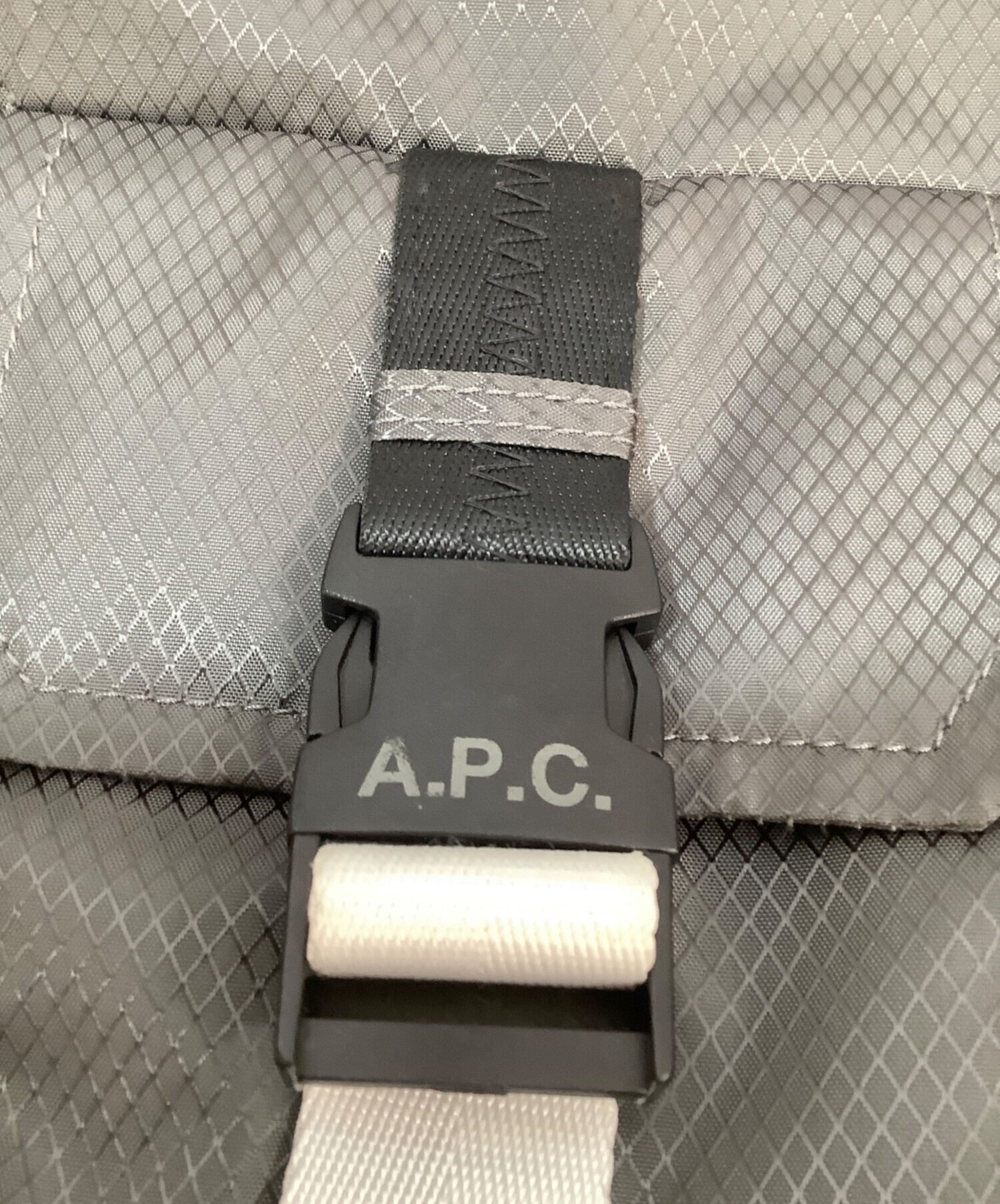 A.P.C. アーペーセー ショルダーバッグ  グレー 【古着】【中古】【送料無料】 中古・古着通販】A.P.C. (アーペーセー) ショルダーバッグ グレー