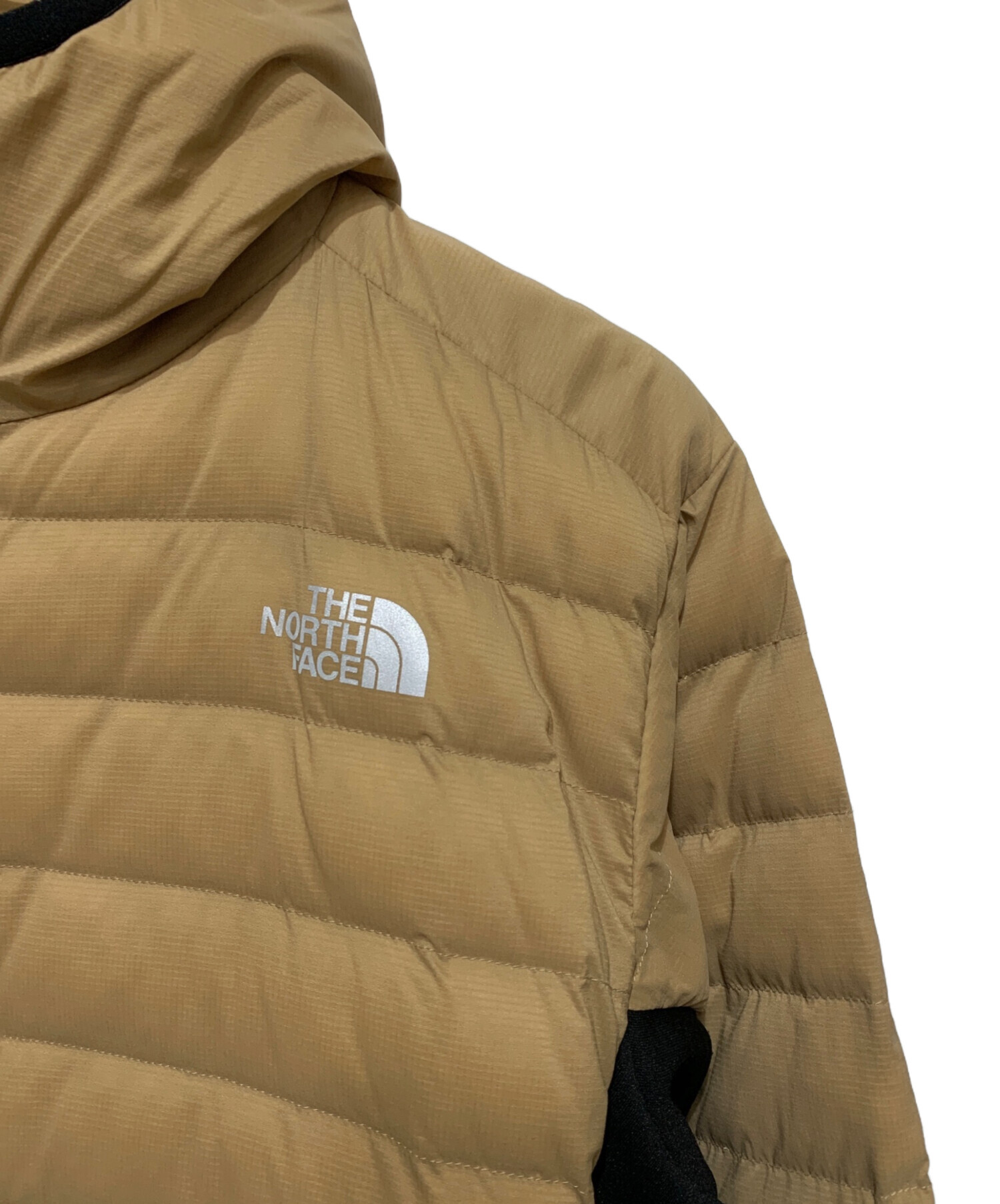 中古・古着通販】THE NORTH FACE (ザ ノース フェイス) レッド 中古・古着通販】THE NORTH FACE (ザ ノース フェイス) レッド