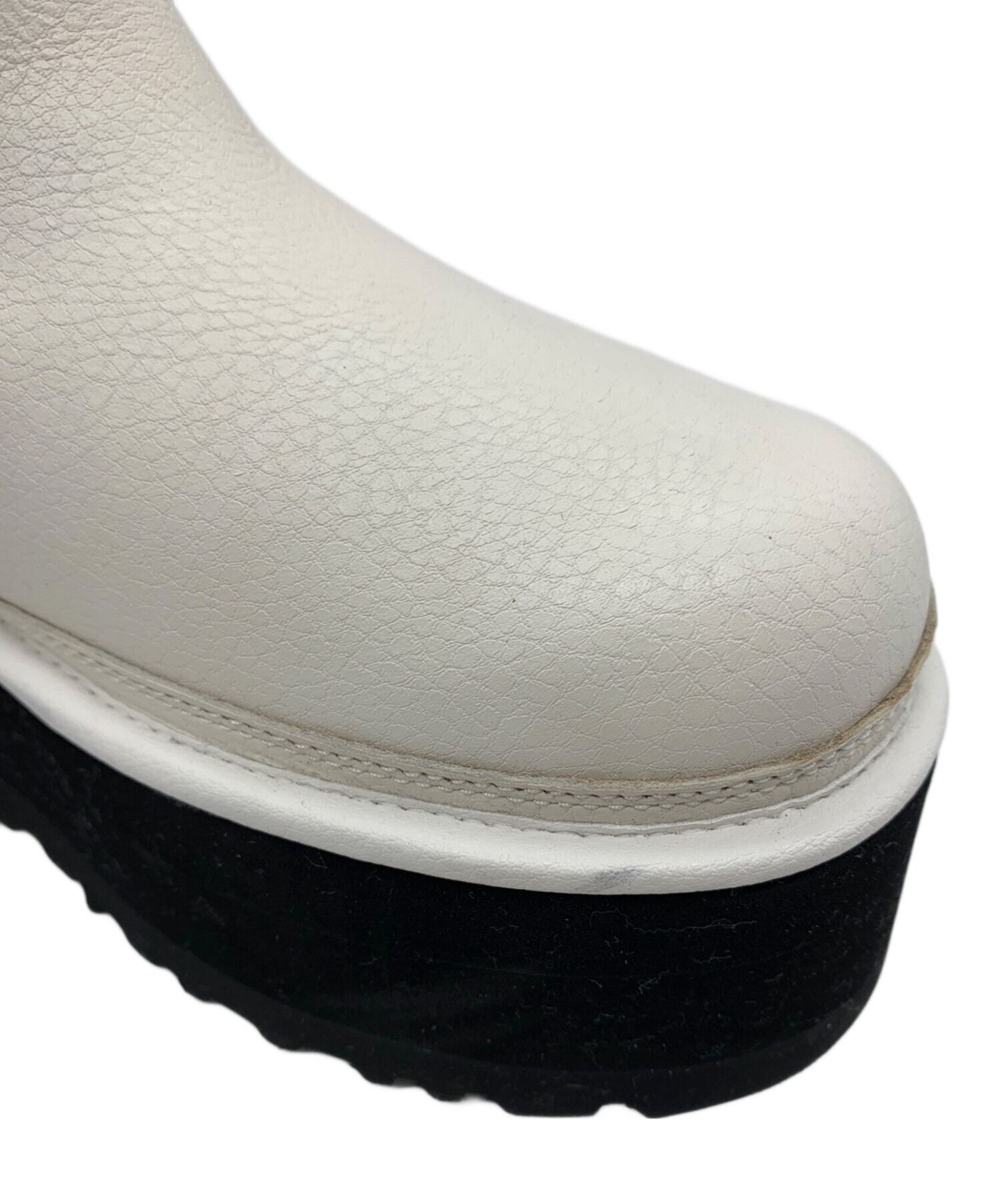 中古・古着通販】UGG (アグ) チェルシーブーツ ホワイト×ブラック