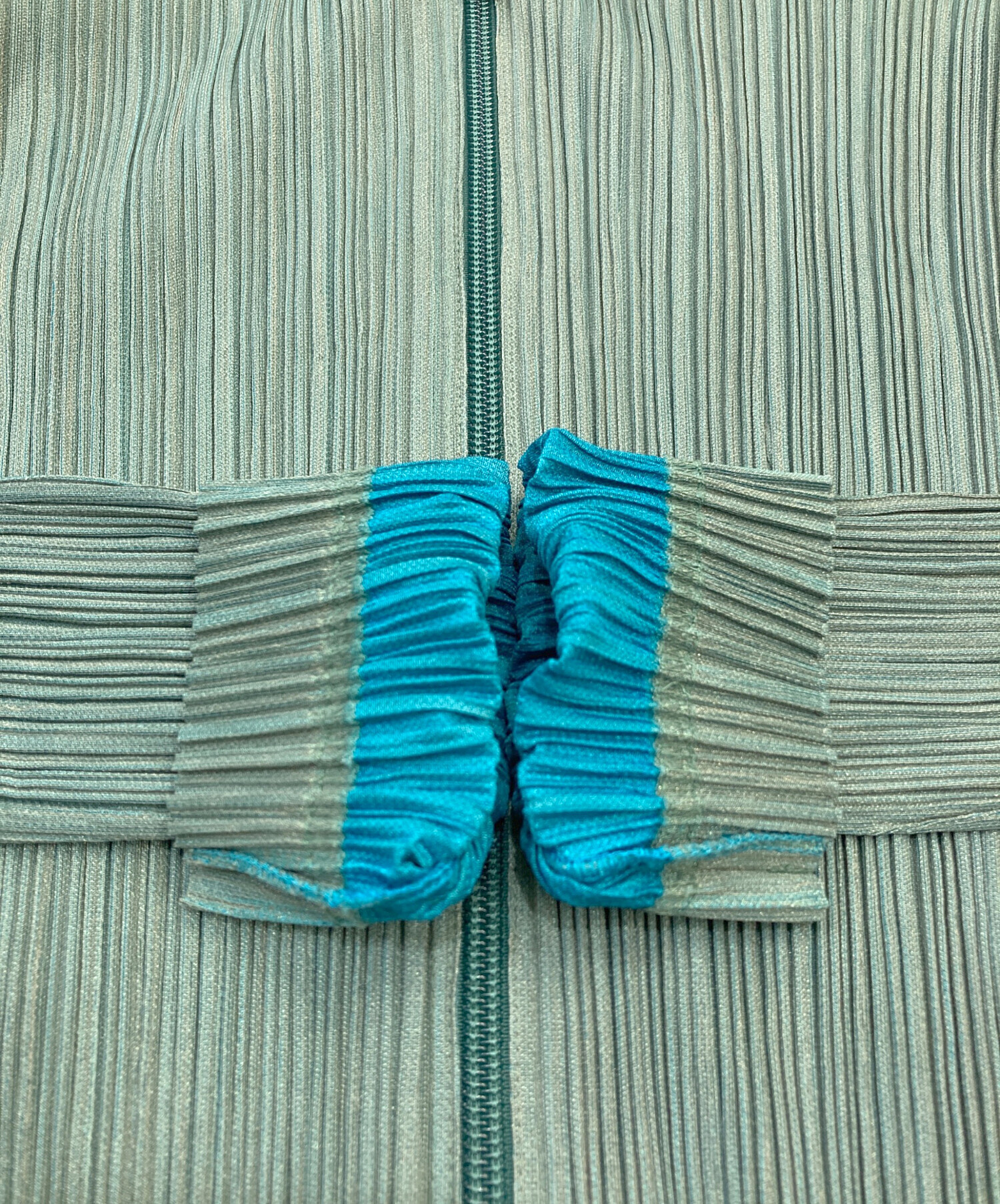 タグ無し商品 PLEATS PLEASE バイカラープリーツスヌード 緑水色 中古・古着通販】PLEATS PLEASE (プリーツプリーズ) ジップアップ