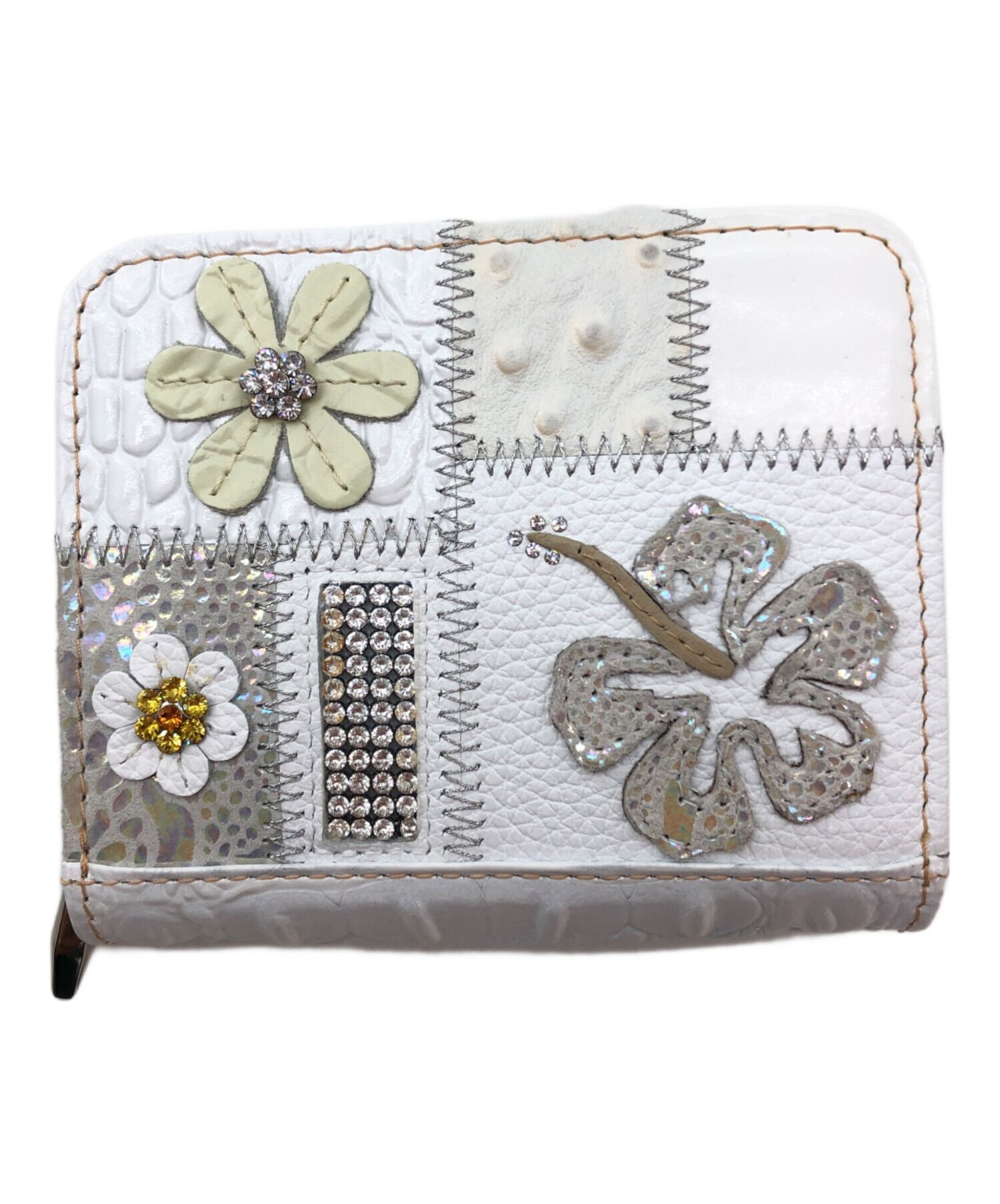 未使用品☆MICHELANGELOミケランジェロ☆ 刺繍ビーズ装飾 三つ折り財布 中古・古着通販】MICHELANGELO (ミケランジェロ) 2つ折り財布 ホワイト