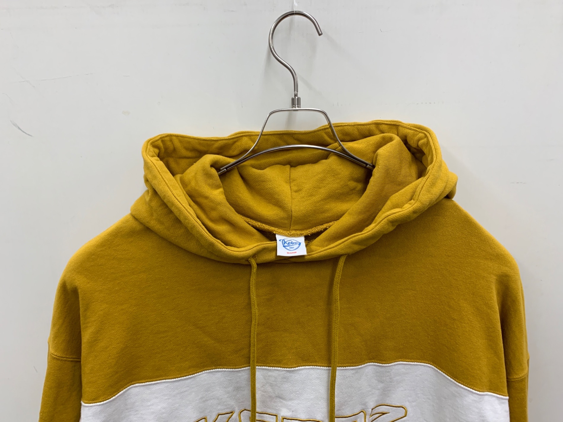 中古・古着通販】KEBOZ (ケボズ) プルオーバーパーカー イエロー