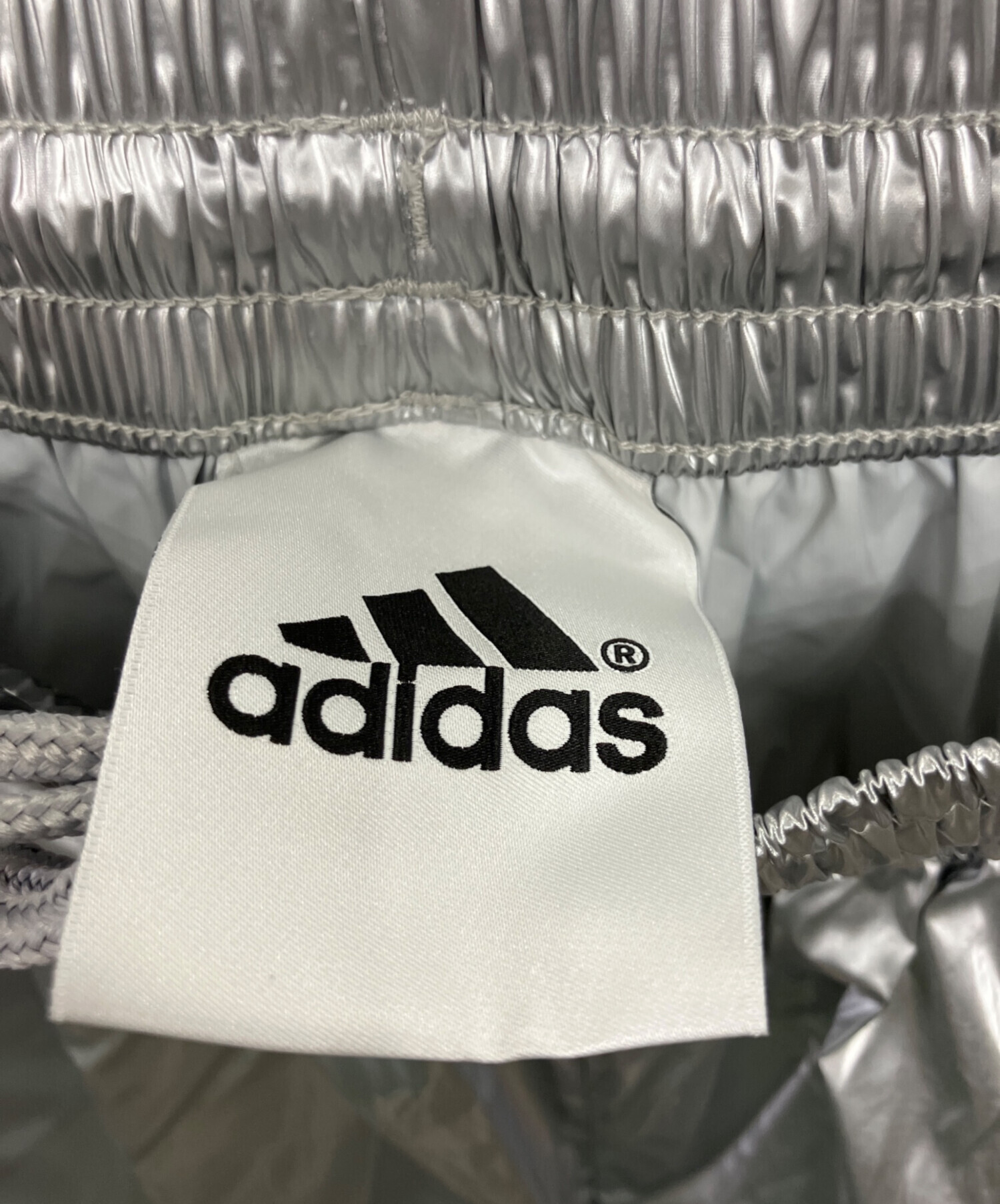 【レア】adidas　シルバートラックパンツ　2XS　トレフォイルロゴ 中古・古着通販】adidas (アディダス) トラックパンツ シルバー サイズ