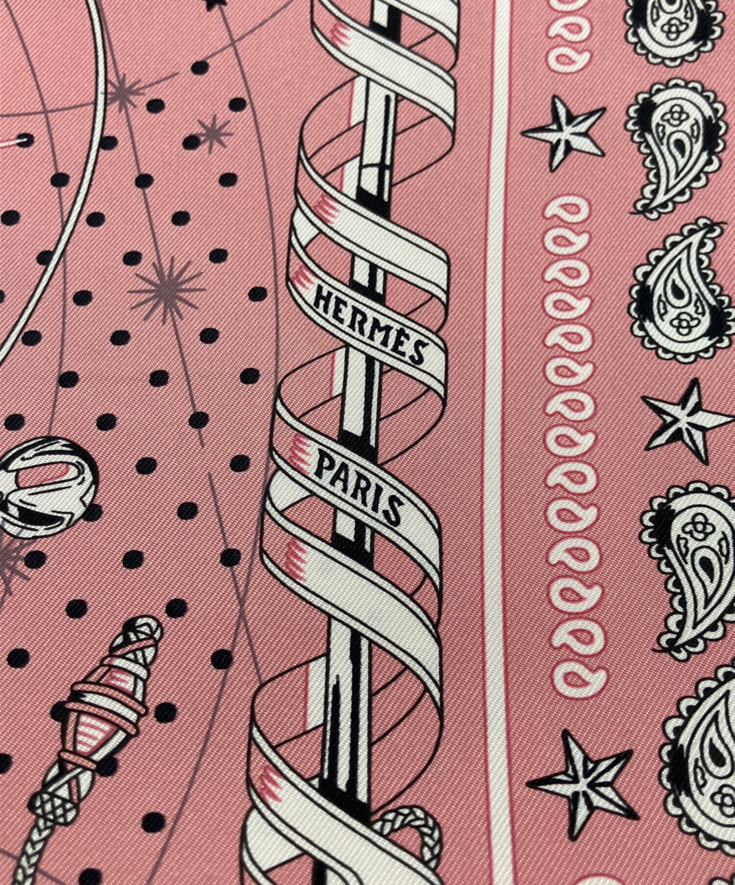 HERMESエルメスシルクバンダナ ピンク・バーガンディ・ドット HERMESエルメスシルクバンダナ ピンク・バーガンディ・ドット HERMES