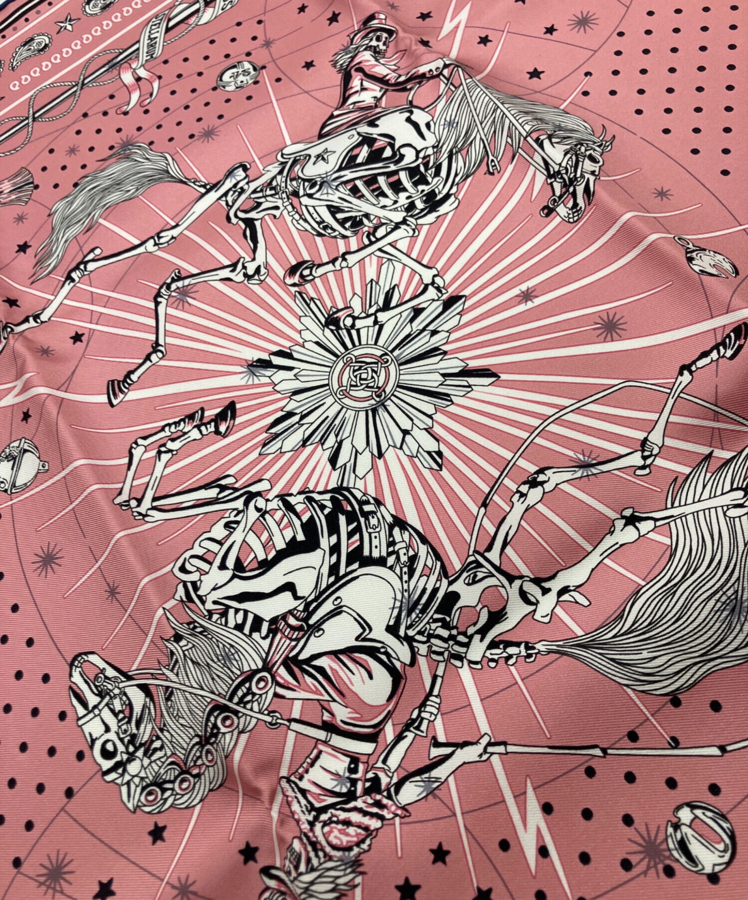 HERMESエルメスシルクバンダナ ピンク・バーガンディ・ドット HERMESエルメスシルクバンダナ ピンク・バーガンディ・ドット HERMES