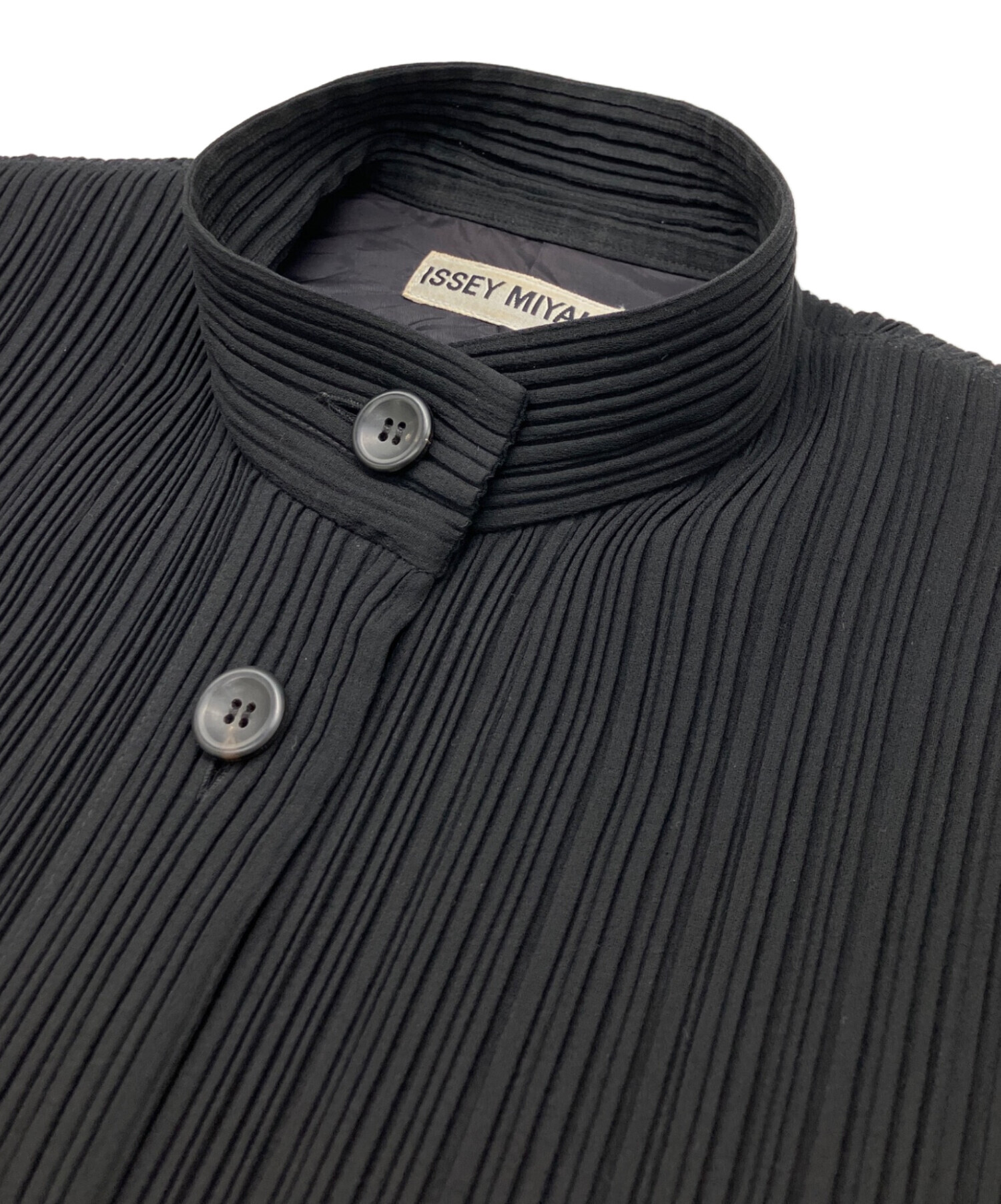 イッセイミヤケブラックジャケット ボタン付き 中古・古着通販】ISSEY MIYAKE (イッセイミヤケ) プリーツジャケット