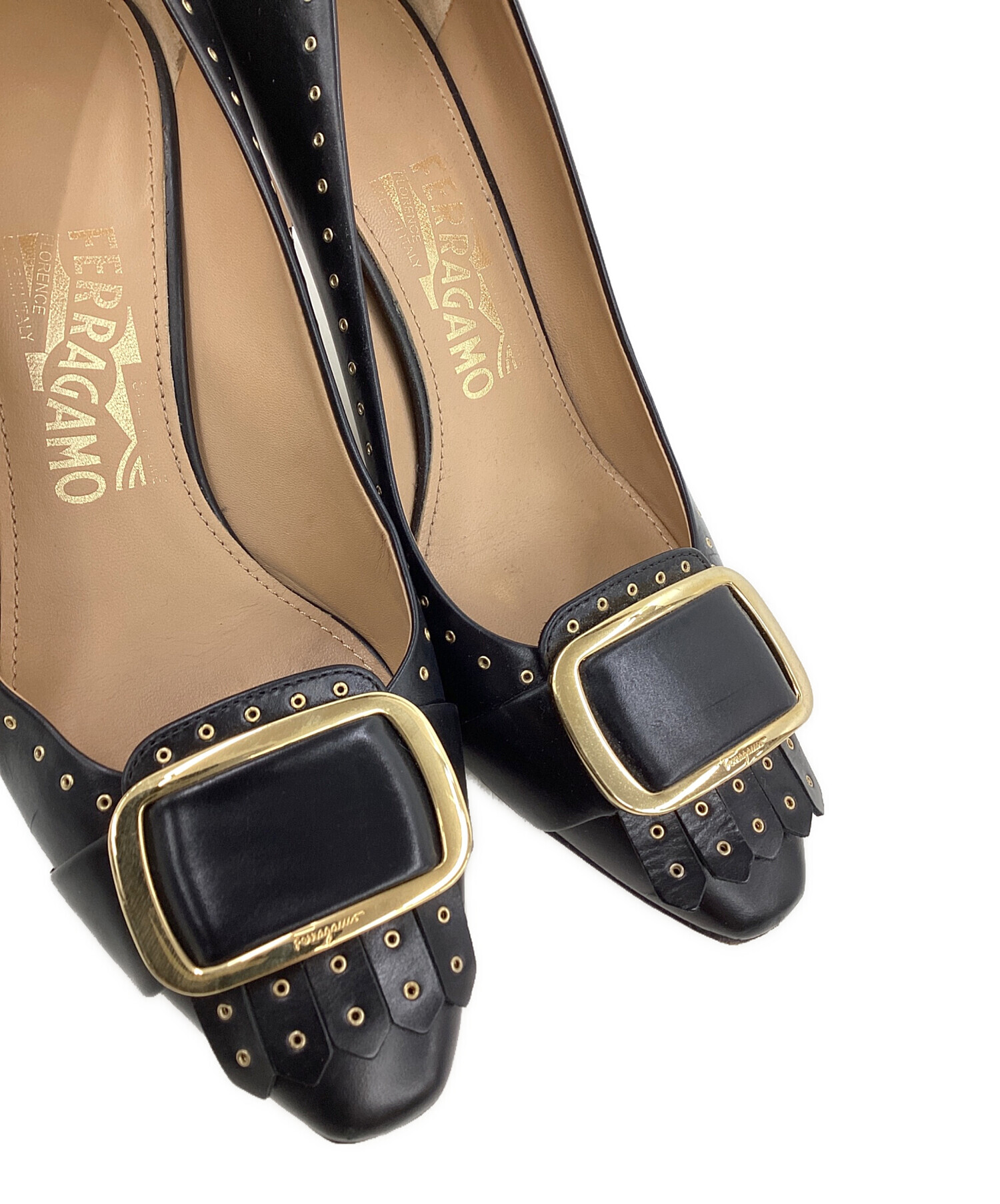 Salvatore Ferragamo 黒 エナメルミドルヒール 未使用品 中古・古着通販】Salvatore Ferragamo (サルヴァトーレ フェラガモ