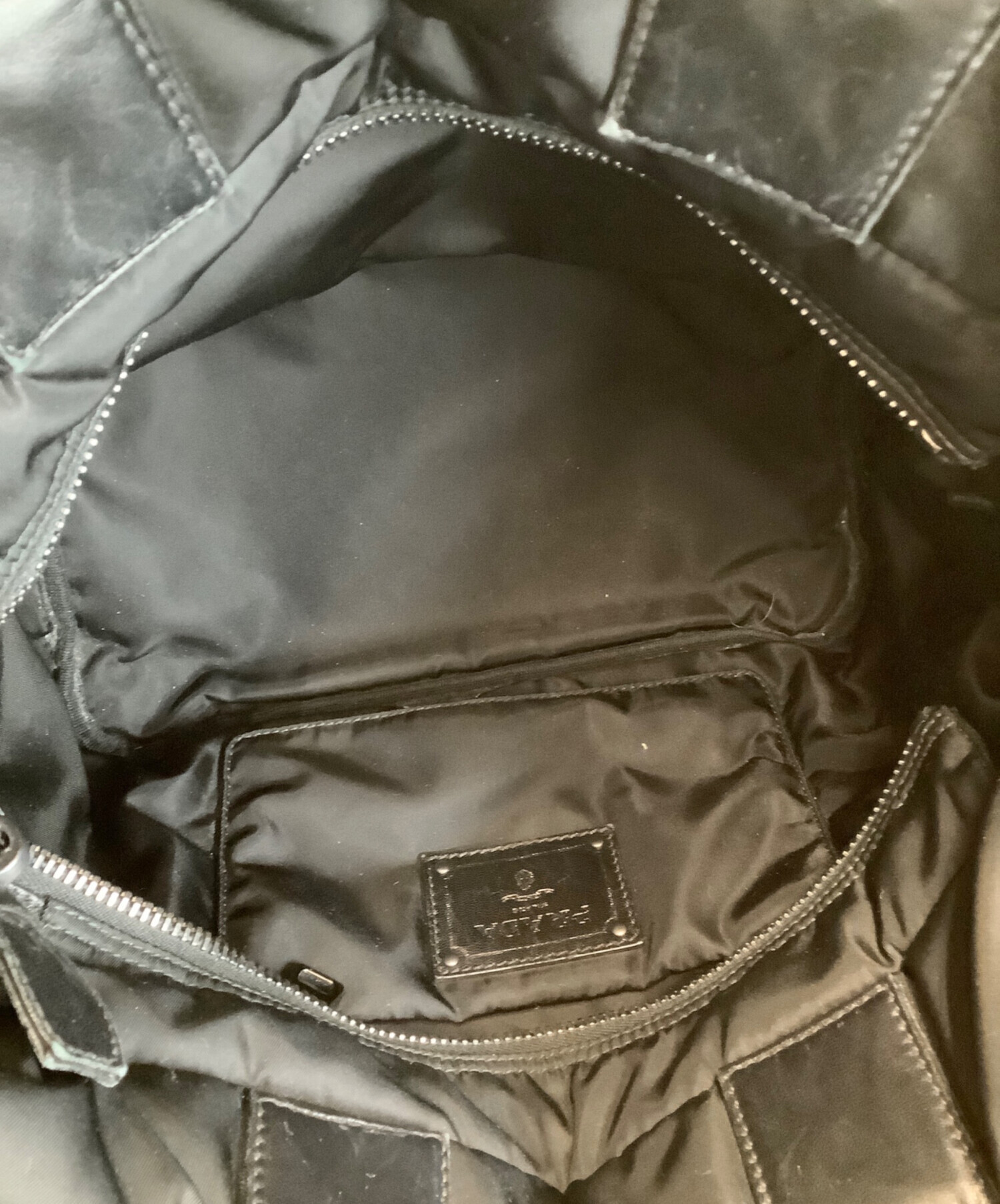 【Naoya 】PRADA ブラックナイロンバッグ 中古・古着通販】PRADA (プラダ) ナイロンバッグ ネイビー×ブラック