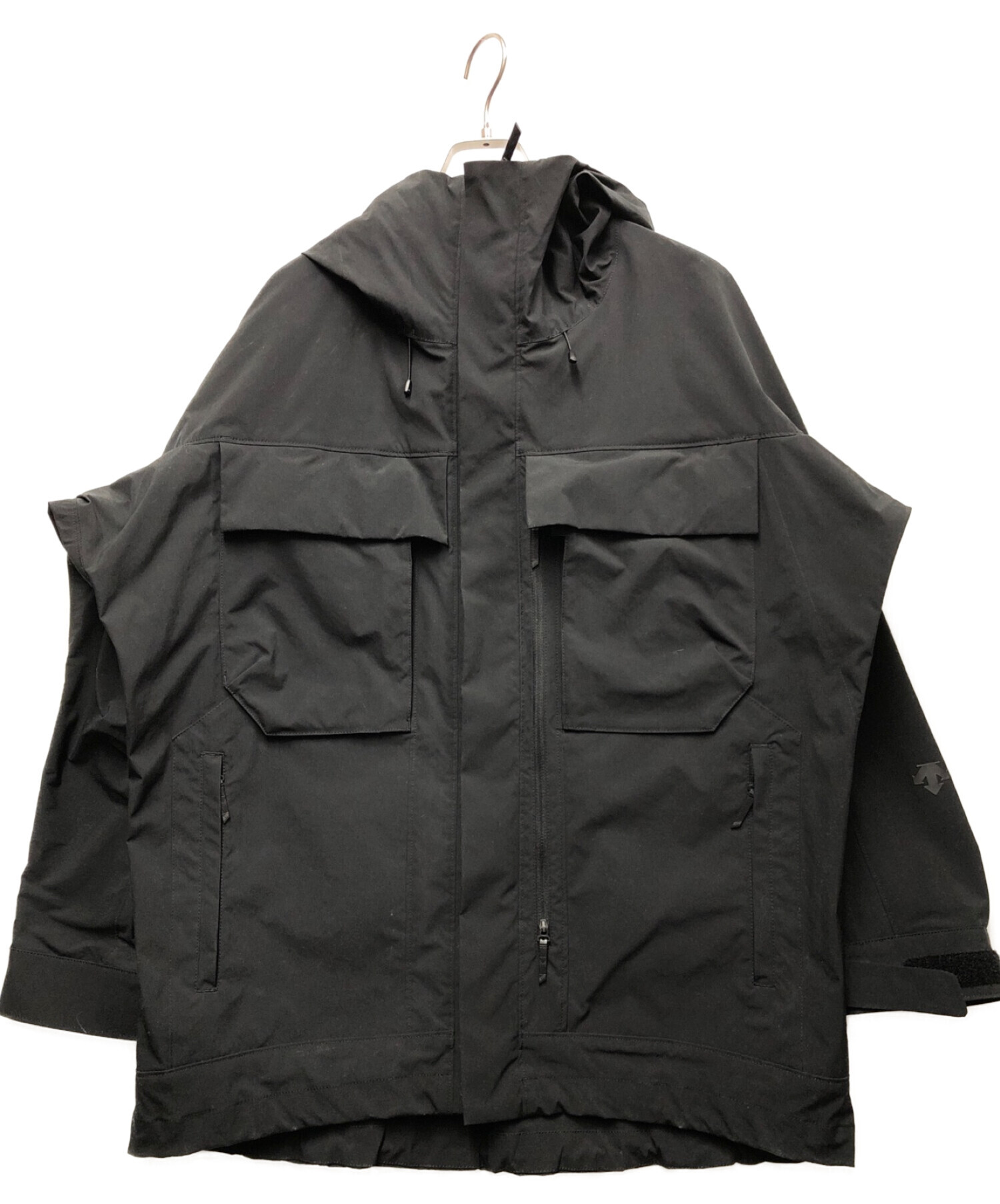 DESCENTE マウンテンパーカー ブラック DESCENTE(デサント)の DESCENTE マウンテンパーカー ブラック DESCENTE(デサント)の
