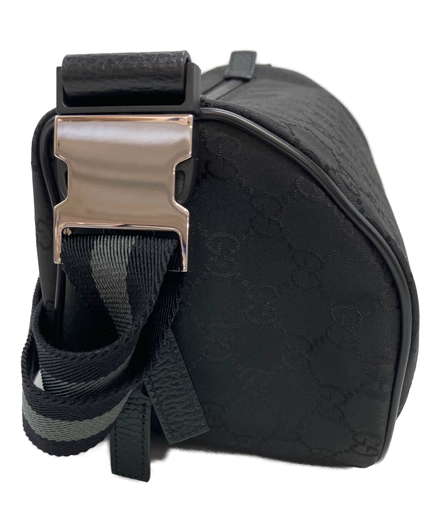 未使用に近い！GUCCI ボディーバッグ 中古・古着通販】GUCCI (グッチ) GGナイロンボディーバッグ ブラック