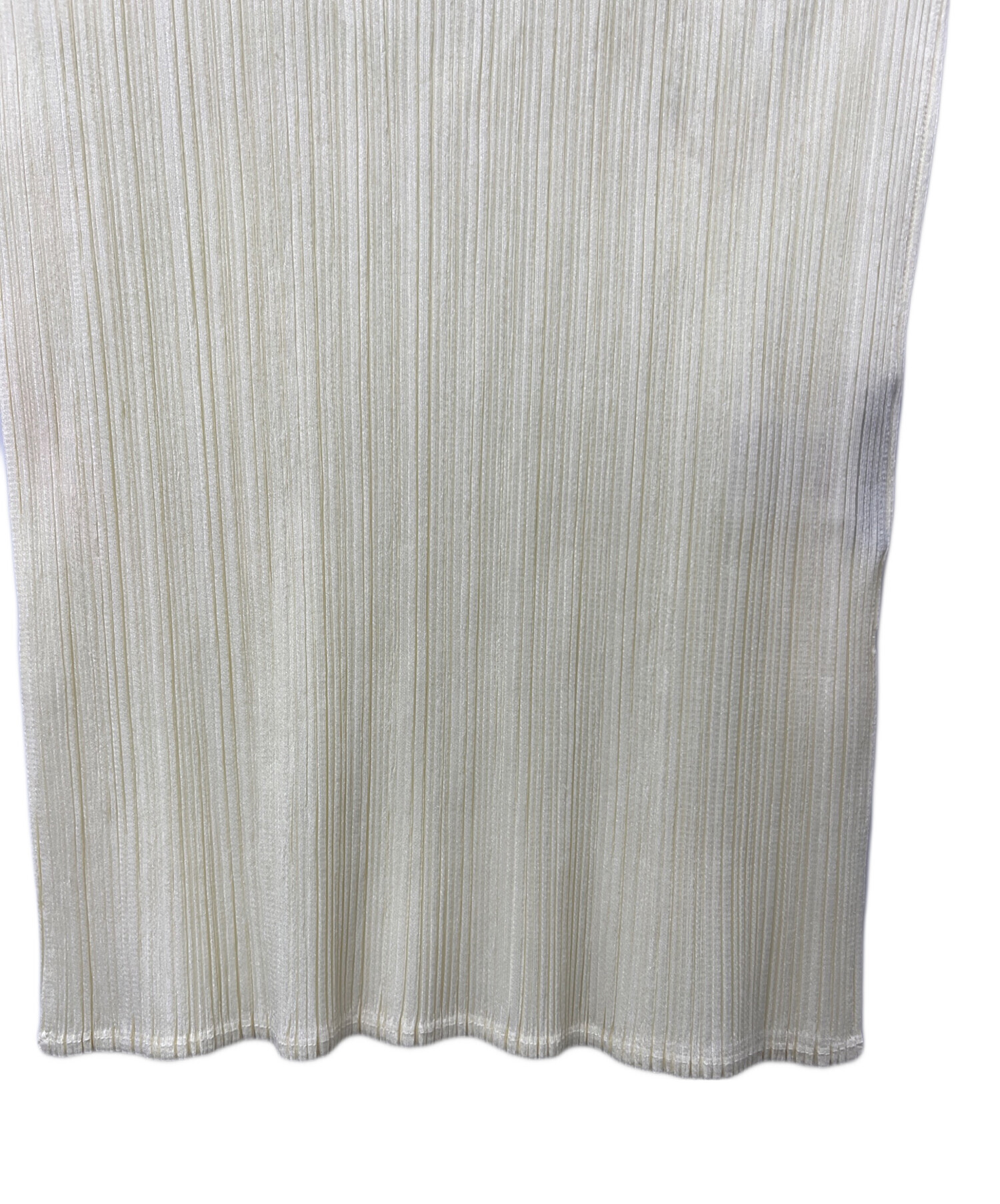 超美品イッセイミヤケプリーツハイネックオフホワイト 中古・古着通販】ISSEY MIYAKE (イッセイミヤケ) プリーツハイネック
