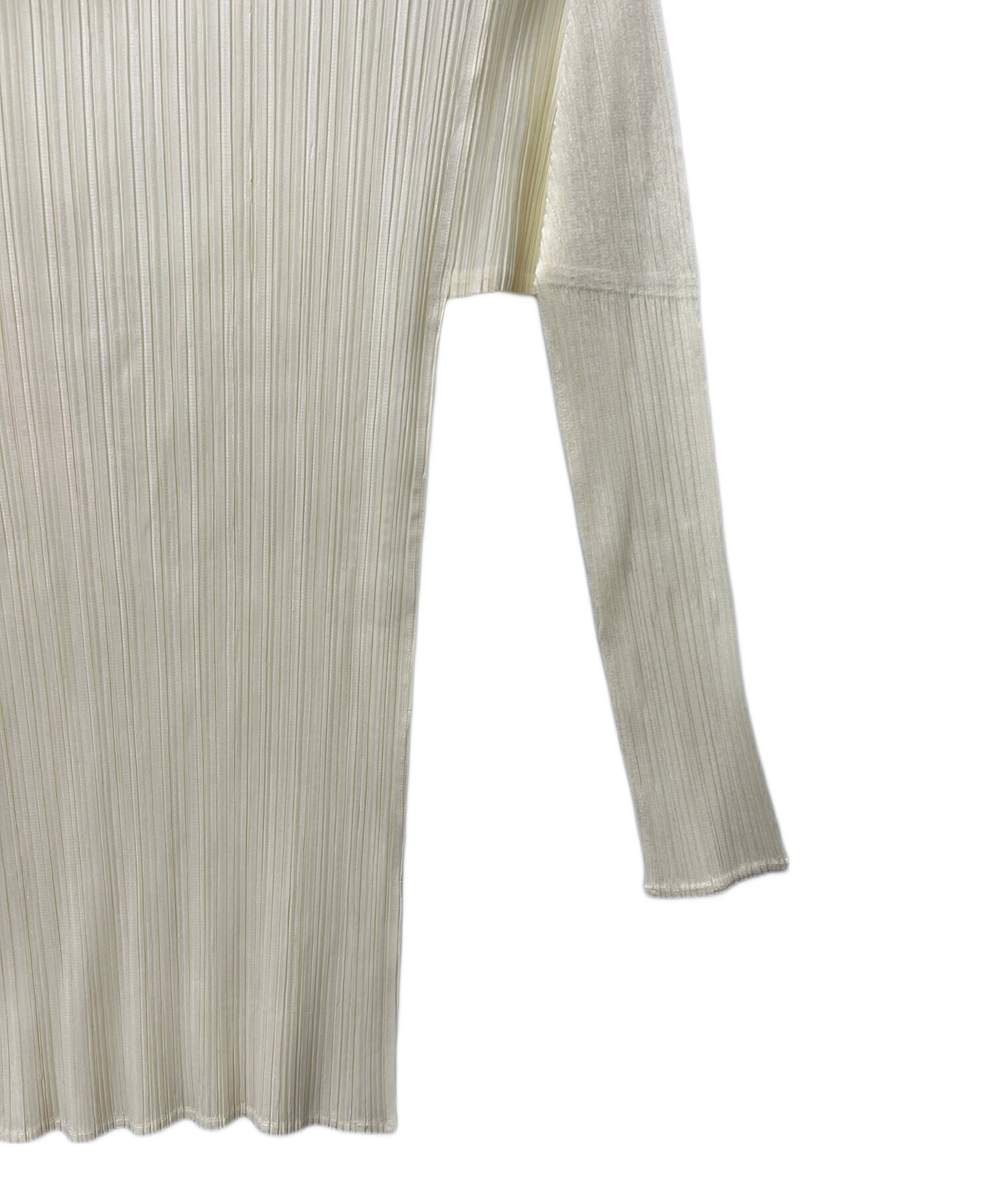 イッセイミヤケ プリーツ ハイネック カットソー レディース L 【中古】 中古・古着通販】ISSEY MIYAKE (イッセイミヤケ) プリーツハイネック