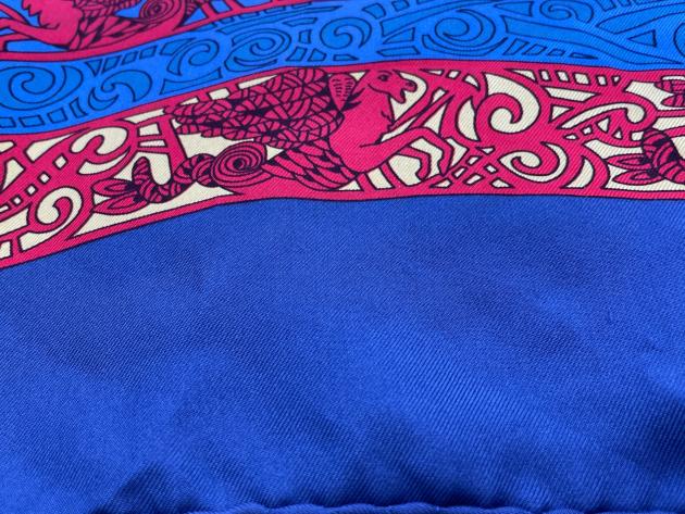 HERMES シルクスカーフ 青色 デザイン 中古・古着通販】HERMES (エルメス) シルクスカーフ ブルー×レッド