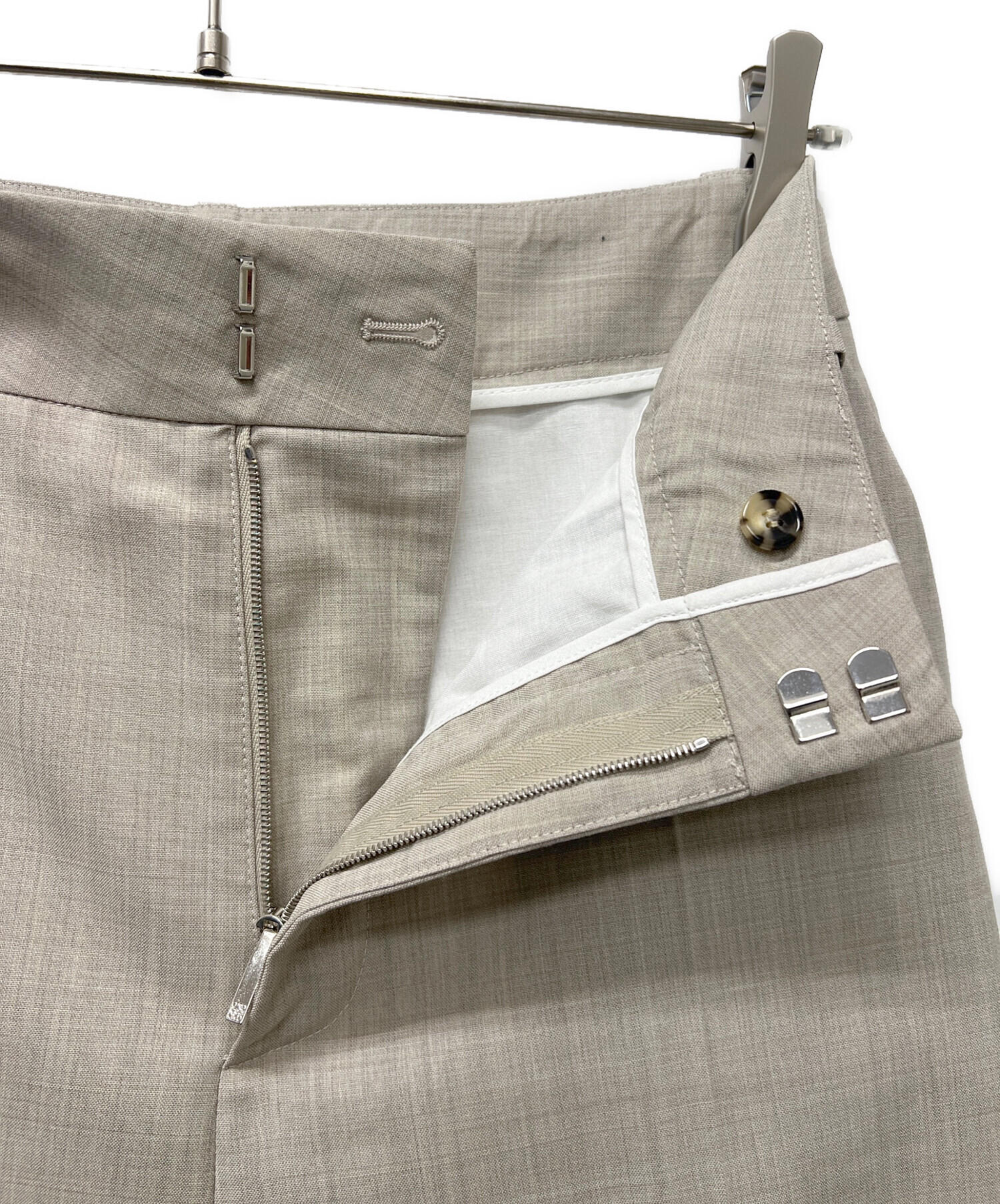 中古・古着通販】LOEWE (ロエベ) アナグラムショーツ ベージュ サイズ 