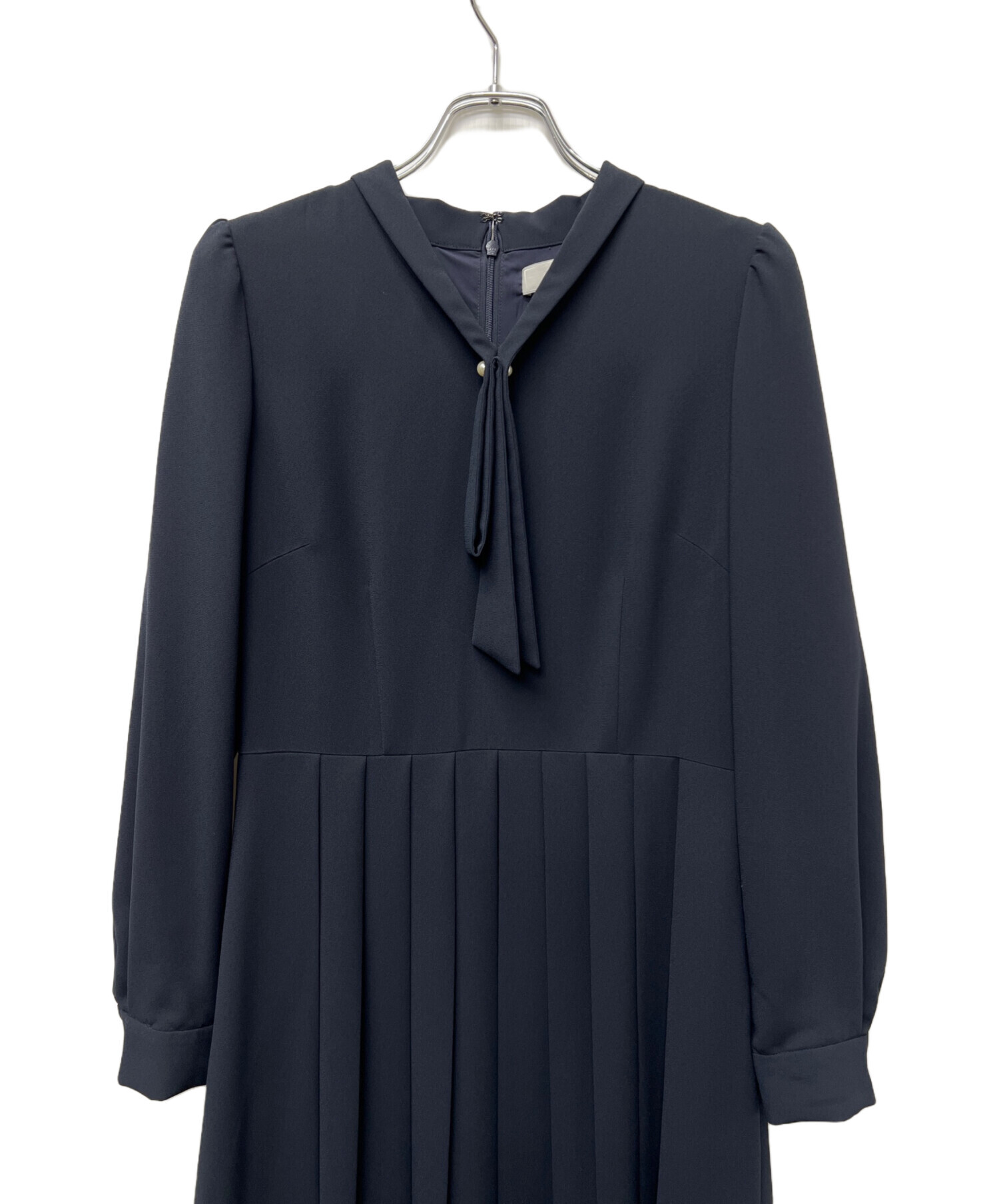 【美品】CELFORD リボン付きプリーツワンピース　ネイビー　サイズ36 中古・古着通販】CELFORD (セルフォード) ボータイプリーツワンピース