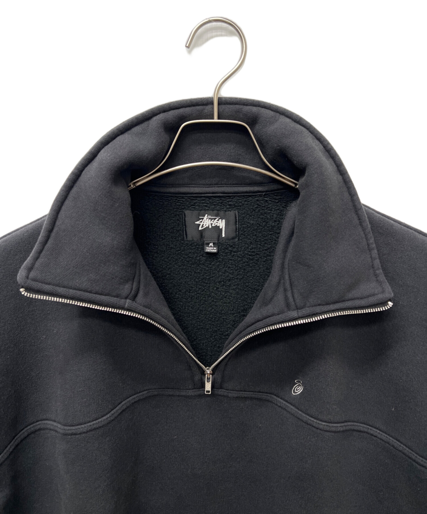 ステューシー 刺繍ロゴ ハーフジップ　スウェット L 黒色　ブラック 中古・古着通販】stussy (ステューシー) ハーフジップスウェット