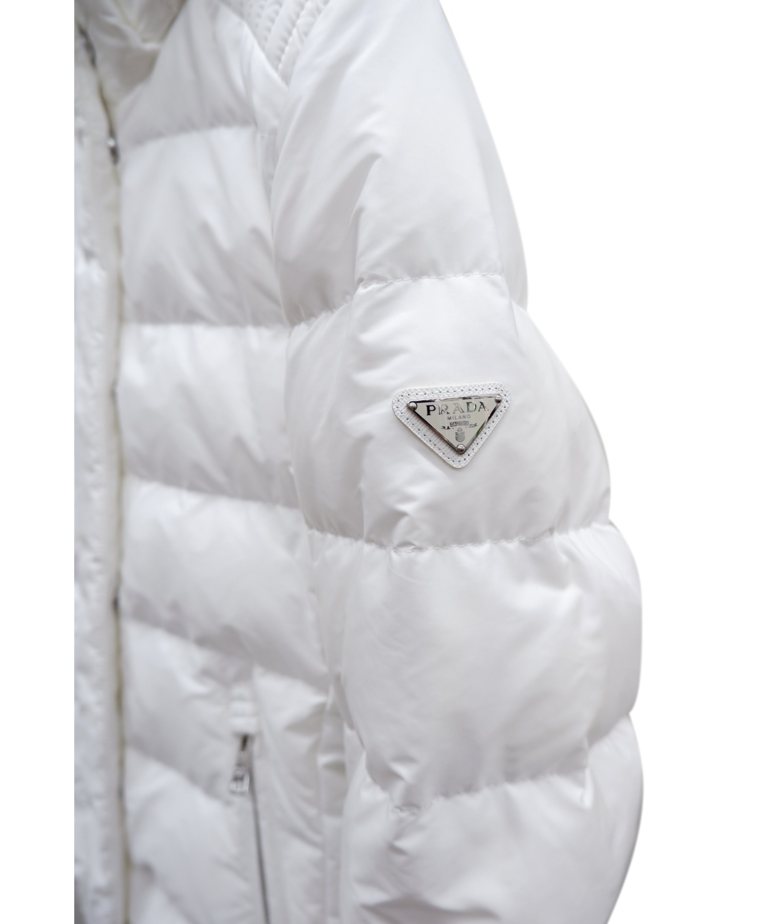 プラダ　ホワイト　ダウン　40 プラダホワイトダウン40