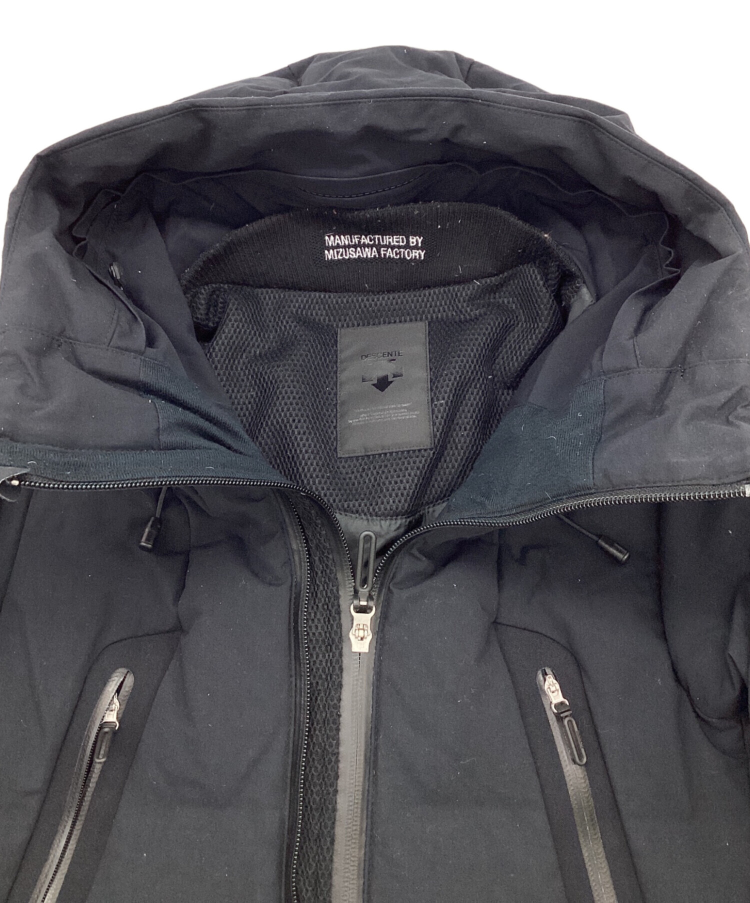 【新品未使用】デサントオルテラインマウンテニアHCブラック L ハーフコート DESCENTE（デサント）の「【デサントオルテライン】水沢ダウン