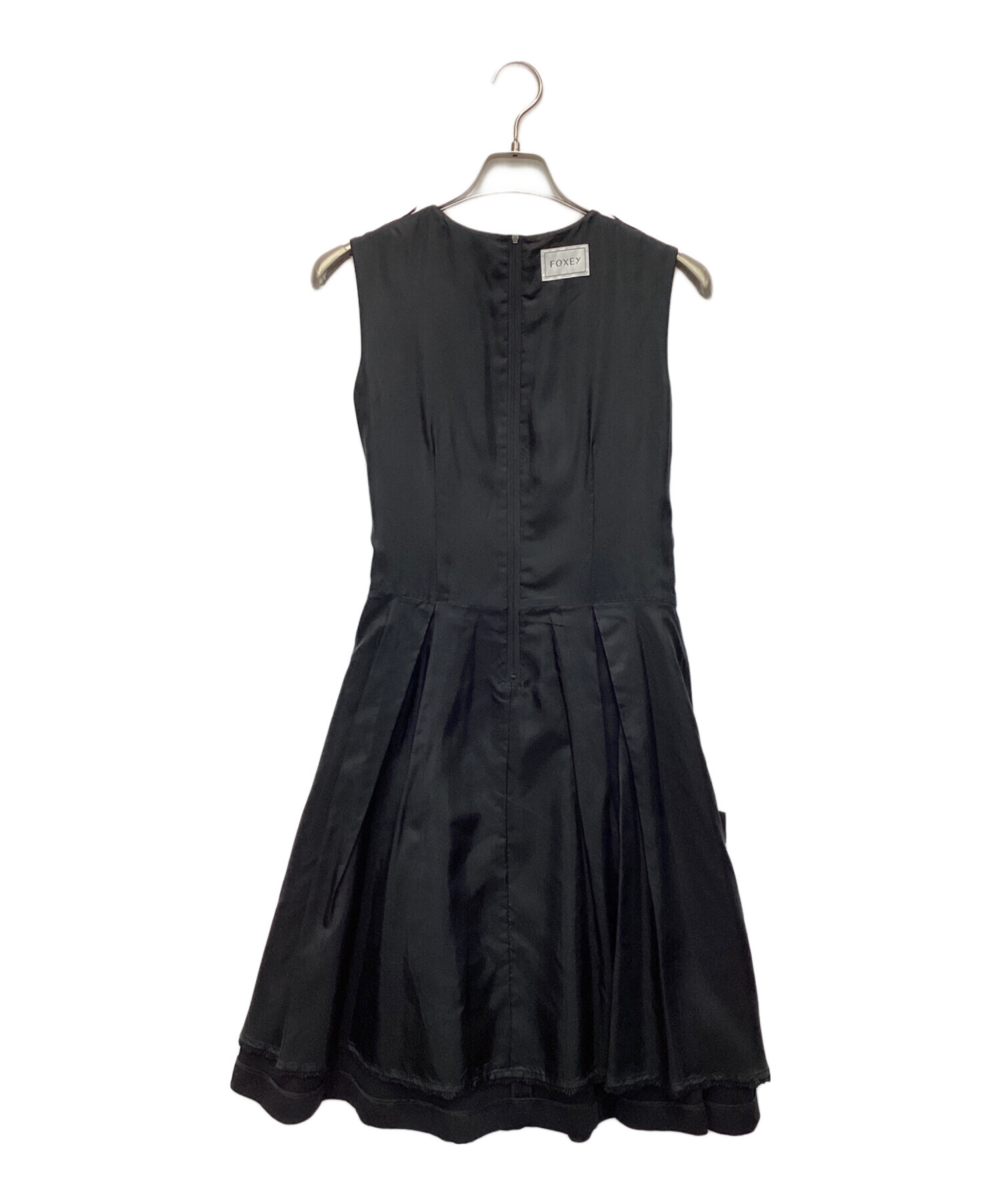 フォクシー FOXEY 黒 リボン付きドレープワンピース タグ付き 中古・古着通販】FOXEY (フォクシー) ノースリーブワンピース ネイビー