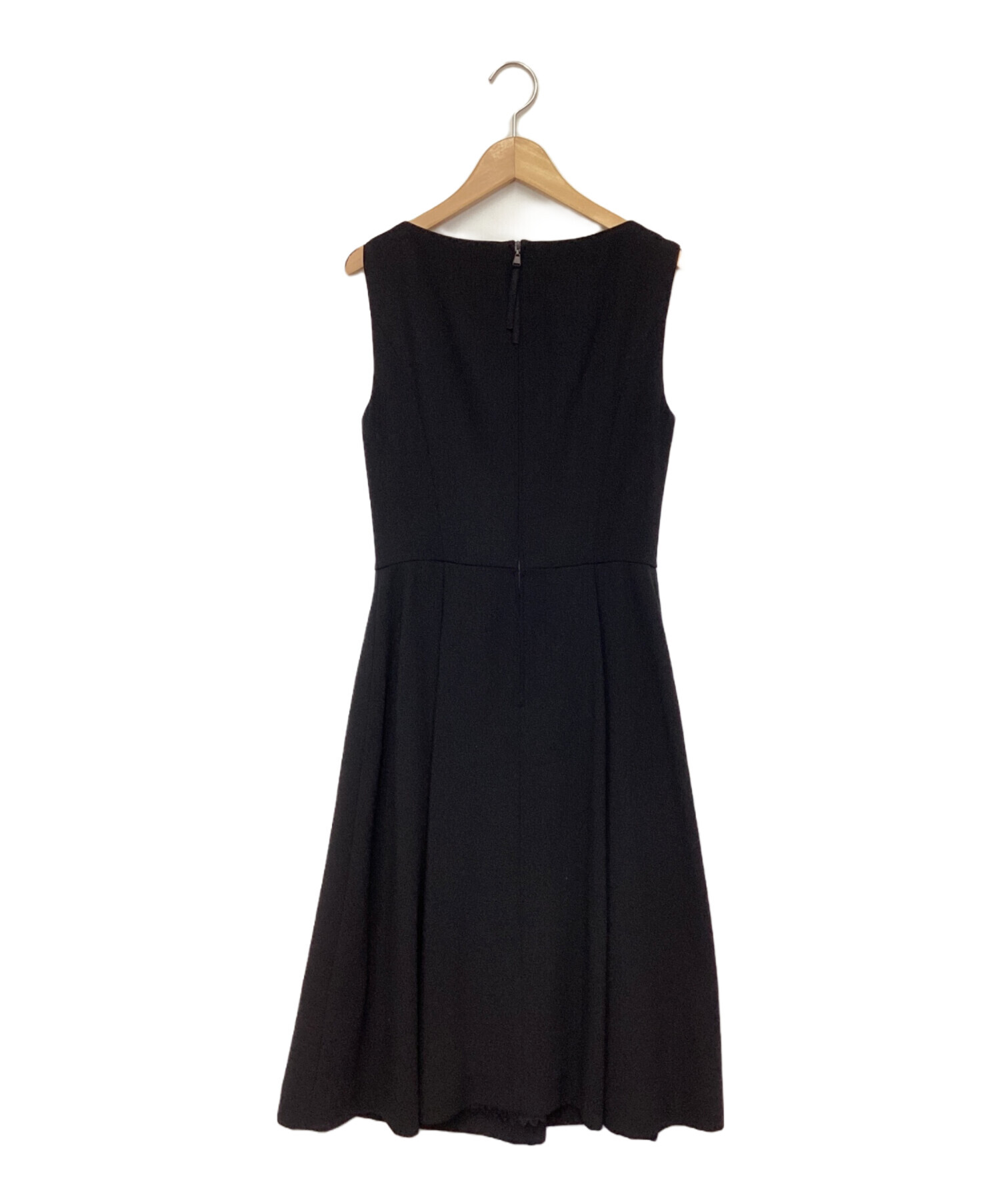 専用！！フォクシー FOXEY ワンピース ノースリーブ 40 L ブラック 白 中古・古着通販】FOXEY (フォクシー) ノースリーブワンピース ブラック