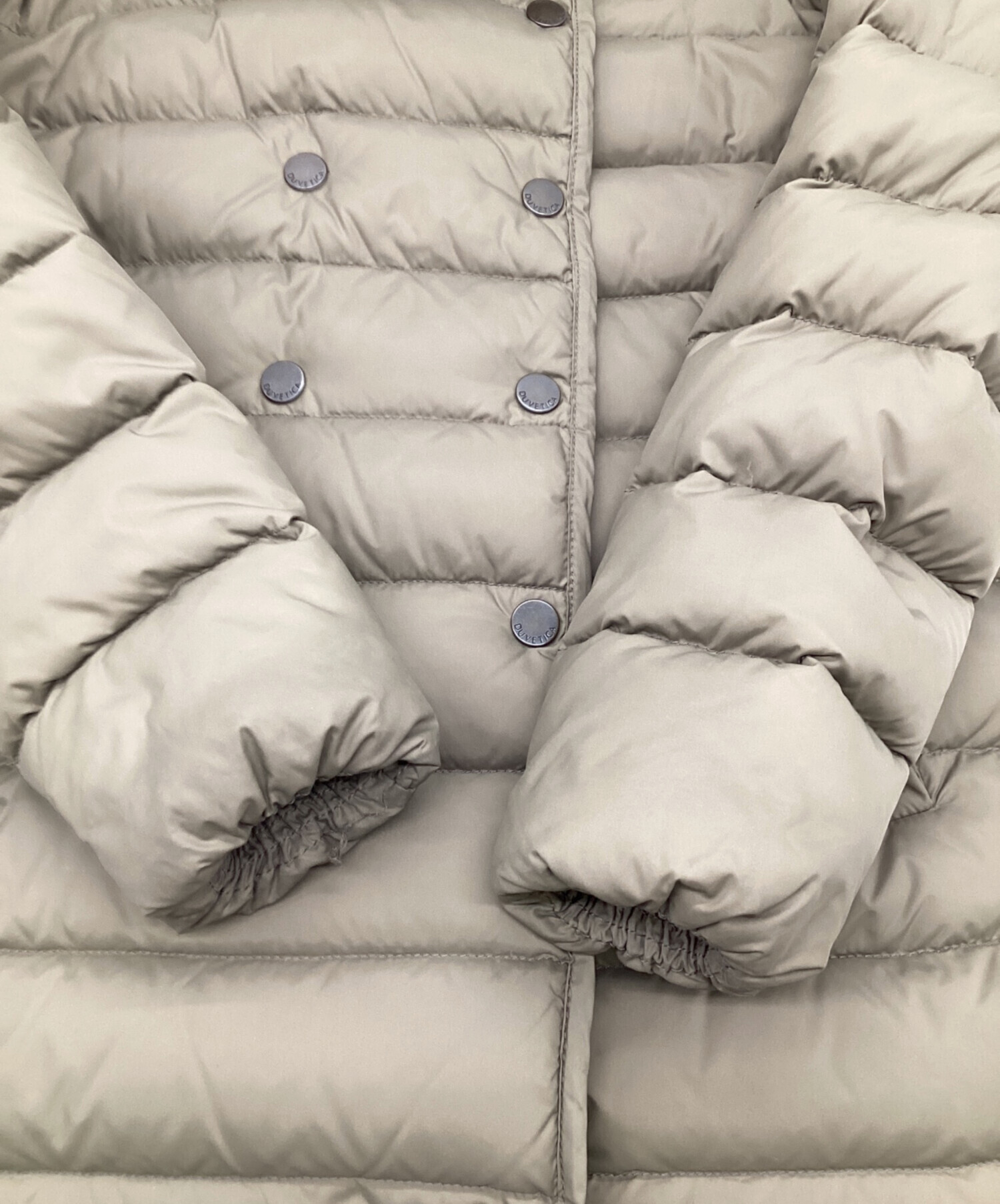 新品未使用】DUVETICA デュベティカ CAITRIONA カーキ 42 中古・古着