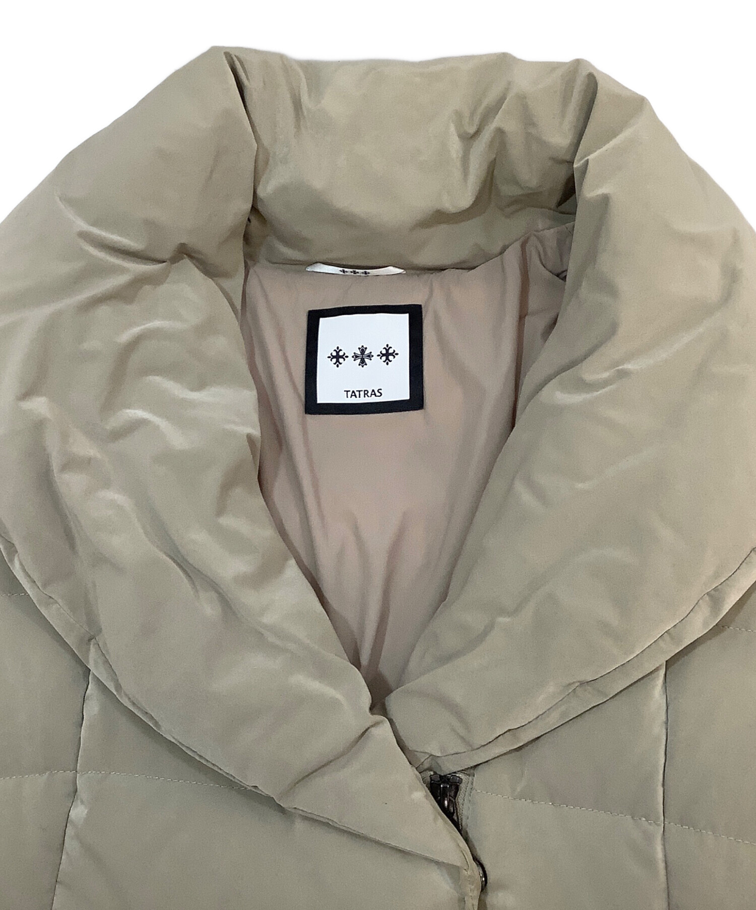 【タトラス】ロング ダウンジャケット ベージュ 03 Lサイズ TATRAS 中古・古着通販】TATRAS (タトラス) ロングダウンジャケット ベージュ