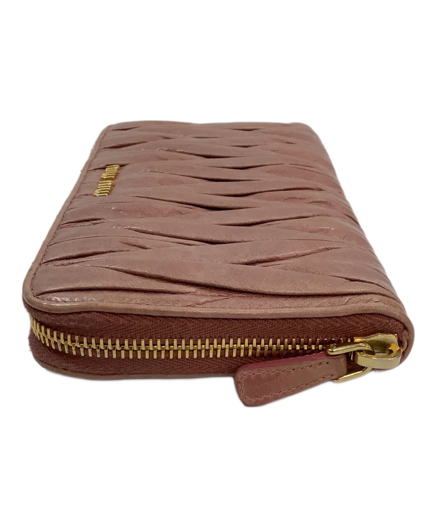 miumiuミュウミュウ美品ラウンドファスナー財布スモーキーピンクウォレット miumiu ミュウミュウ マテラッセ ロゴ ラウンドジップレザーコンパクト