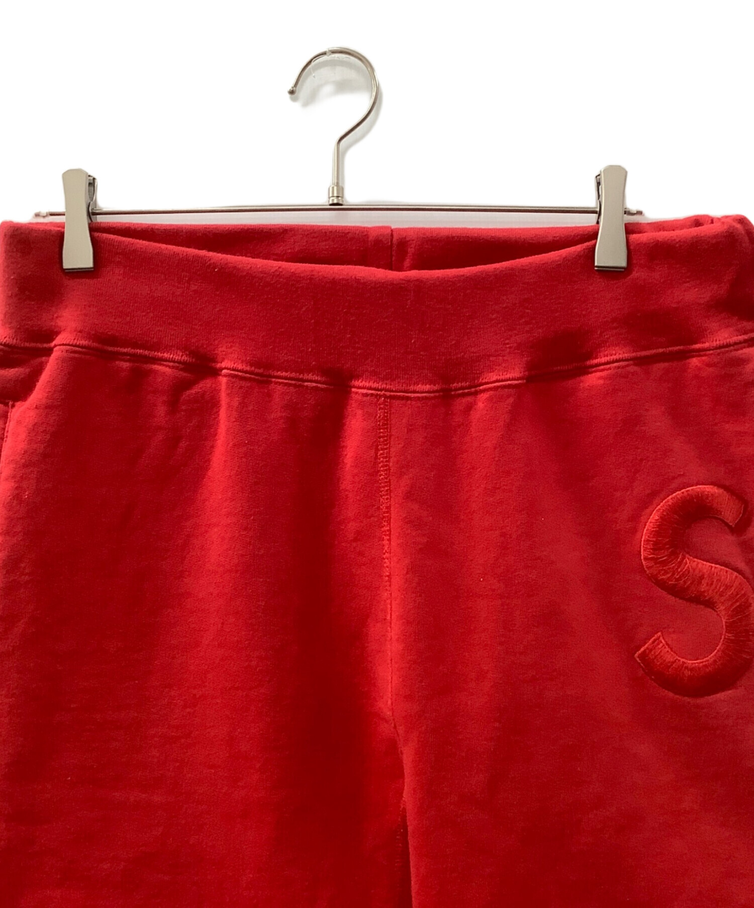 レアSupremeシュプリーム 赤 S刺繍レッドショートスエットパンツ サイズM 中古・古着通販】SUPREME (シュプリーム) スウェットパンツ レッド
