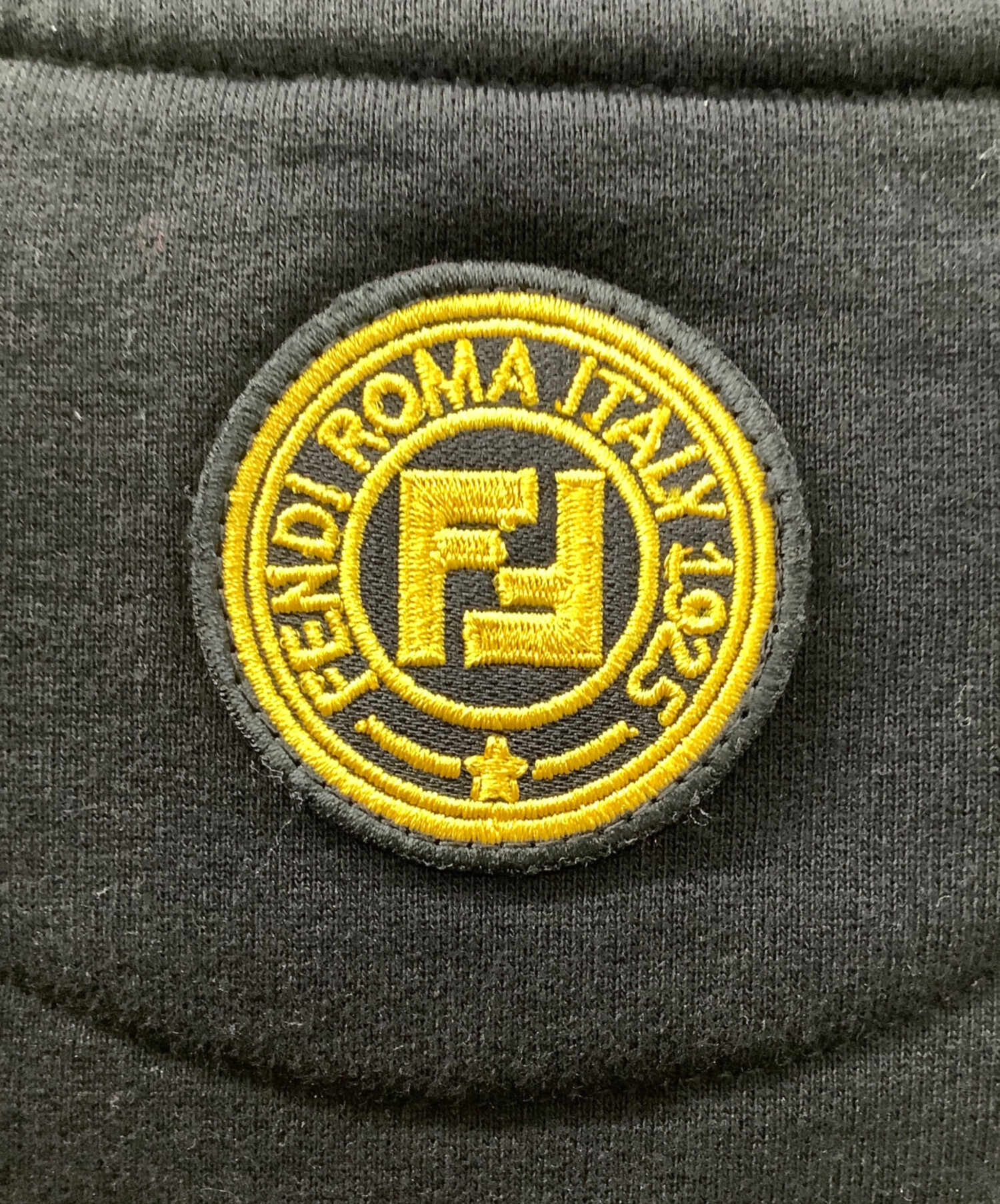 フェンディ スウェット  FY0178【Bランク】【中古】 Amazon.co.jp: [フェンディ] FY0178 ロゴ トップス アパレル 服