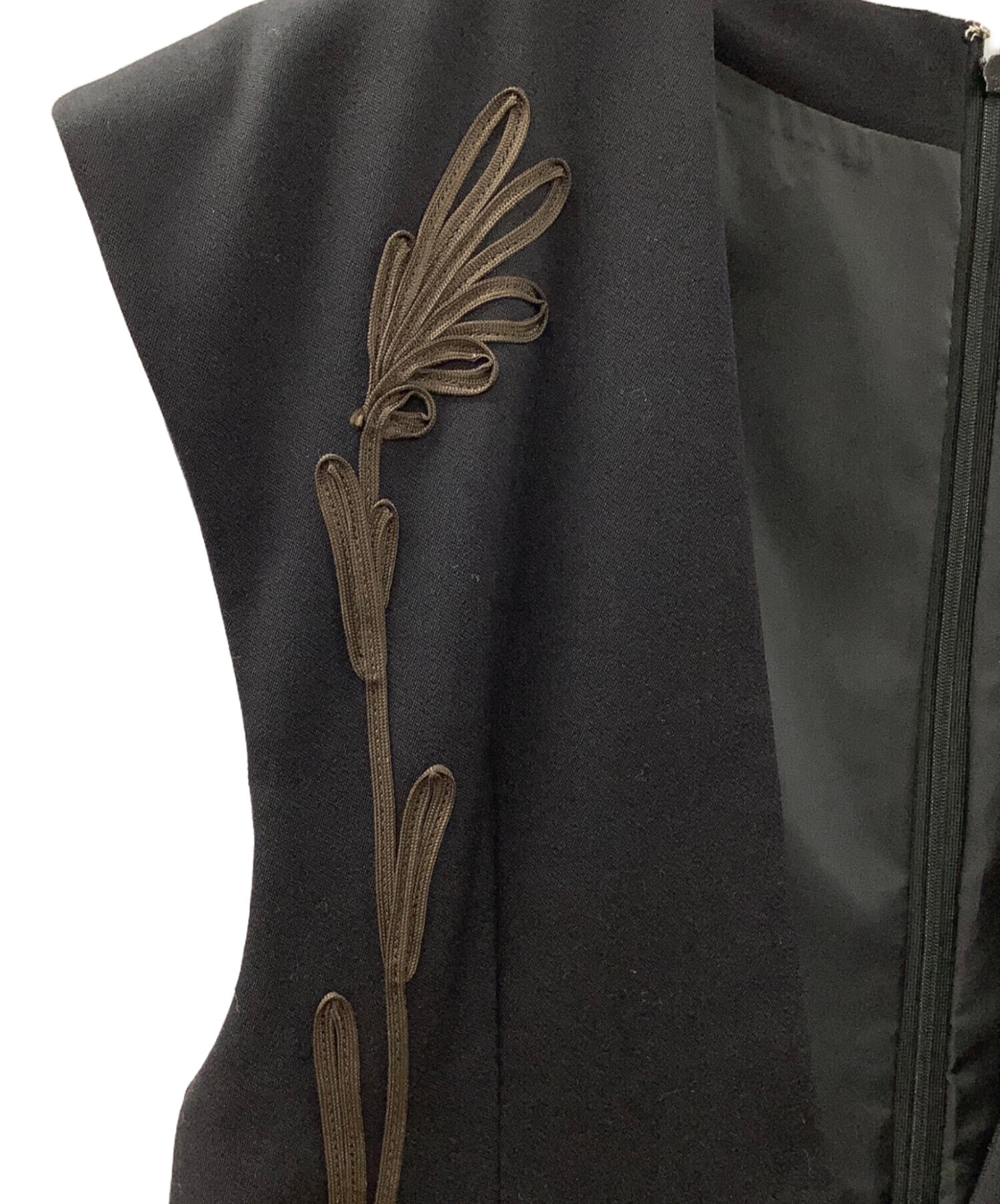 中古・古着通販】LOKITHO (ロキト) コード刺繍Vネックドレス ブラック