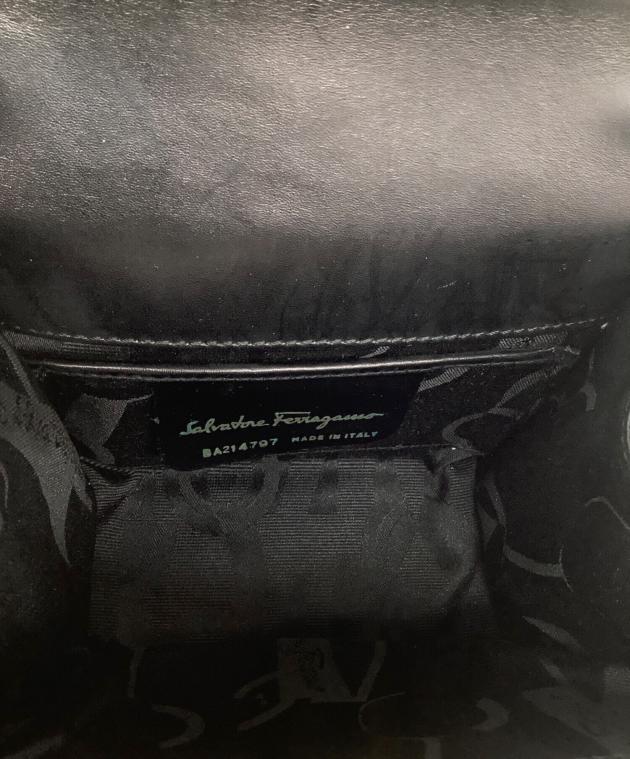 【未使用に近い】Ferragamo ガンチーニ　クロージャー　ロゴ　フラップ ブランド品卸 /FERRAGAMO