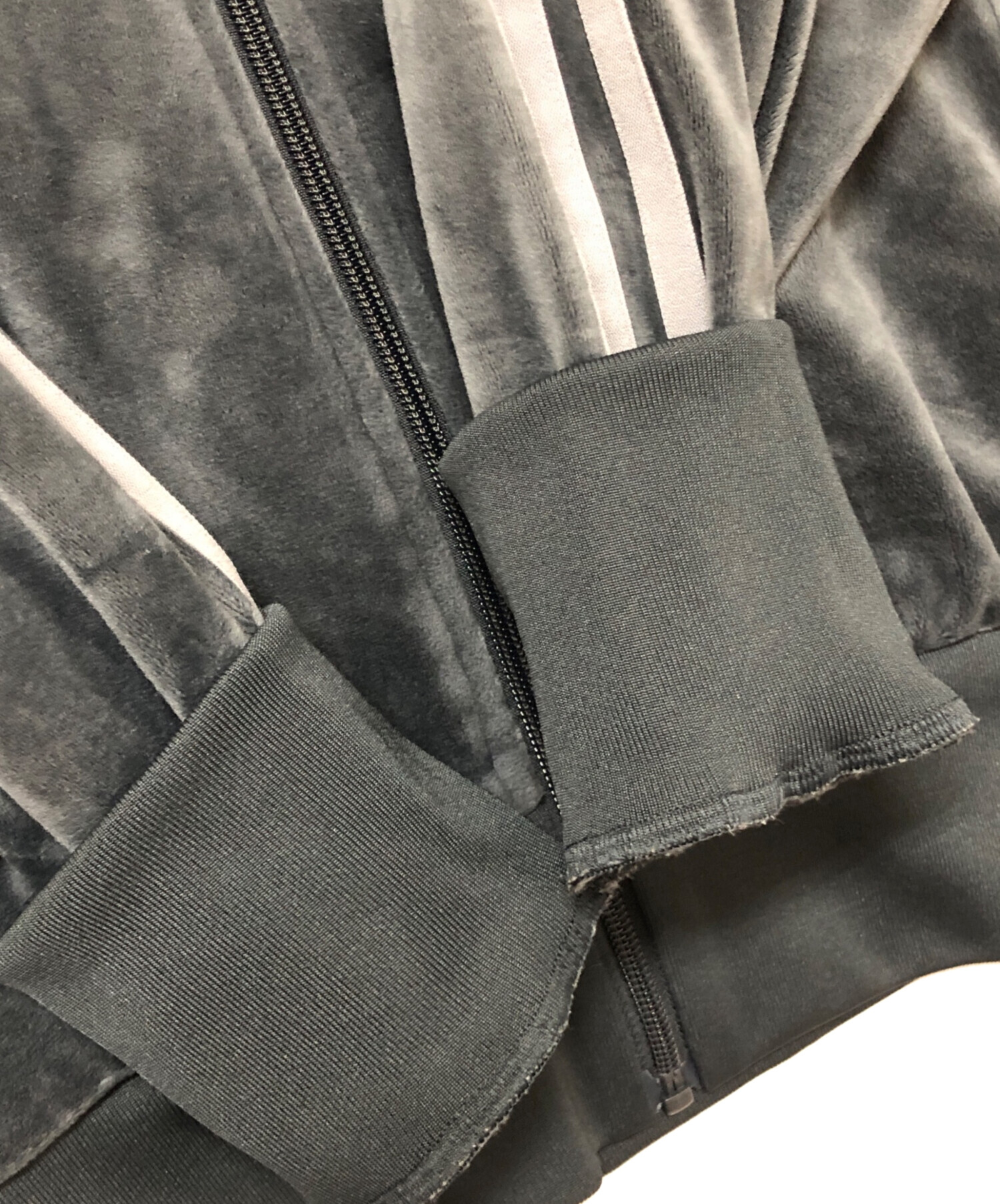 中古・古着通販】adidas (アディダス) トラックジャケット グレー