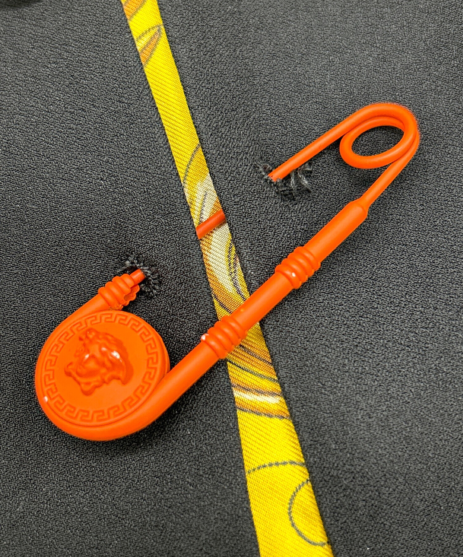 中古・古着通販】GIANNI VERSACE (ジャンニヴェルサーチ) Safety Pin