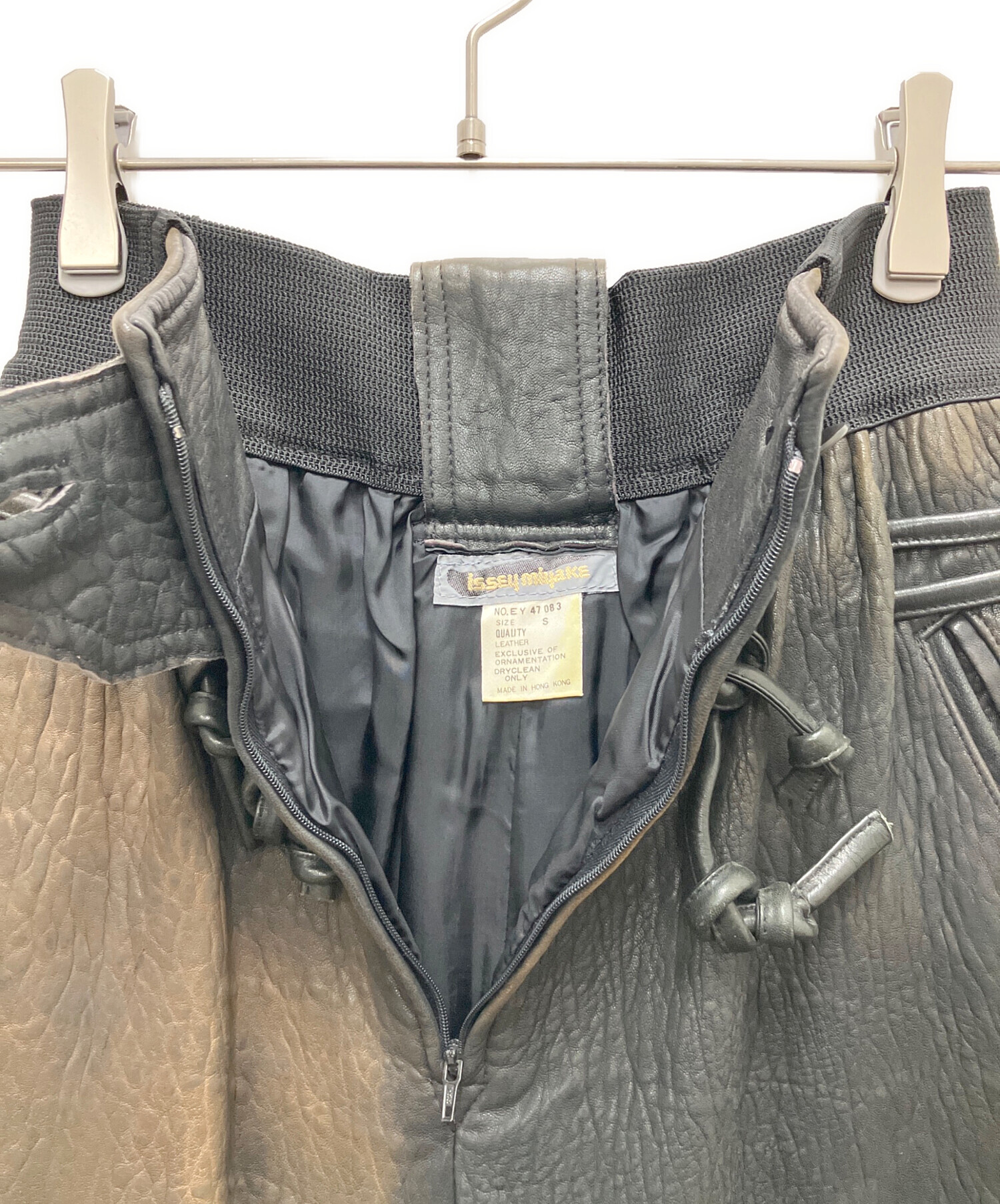 中古・古着通販】ISSEY MIYAKE (イッセイミヤケ) レザーパンツ