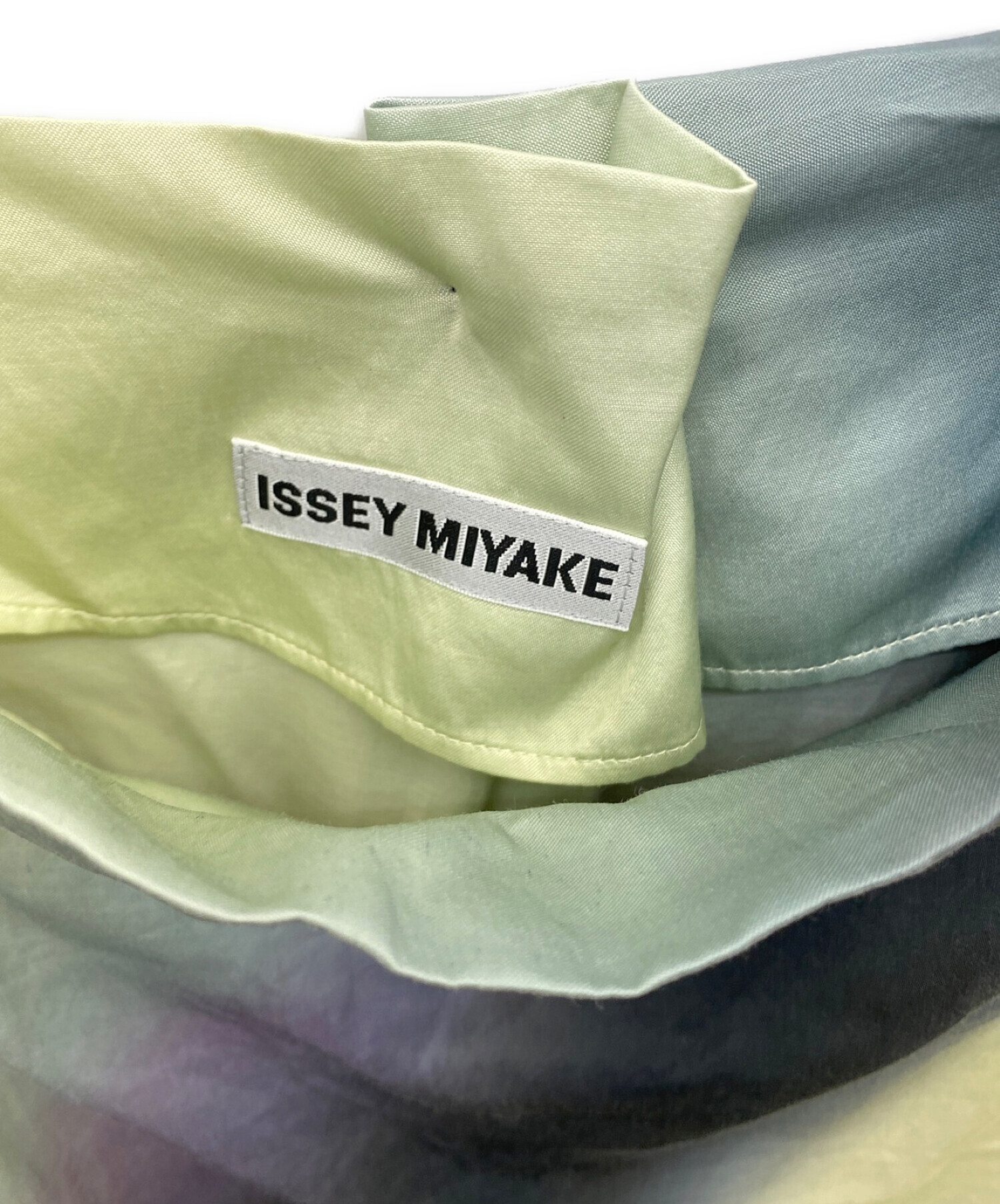 中古・古着通販】ISSEY MIYAKE (イッセイミヤケ) ブラウス グリーン