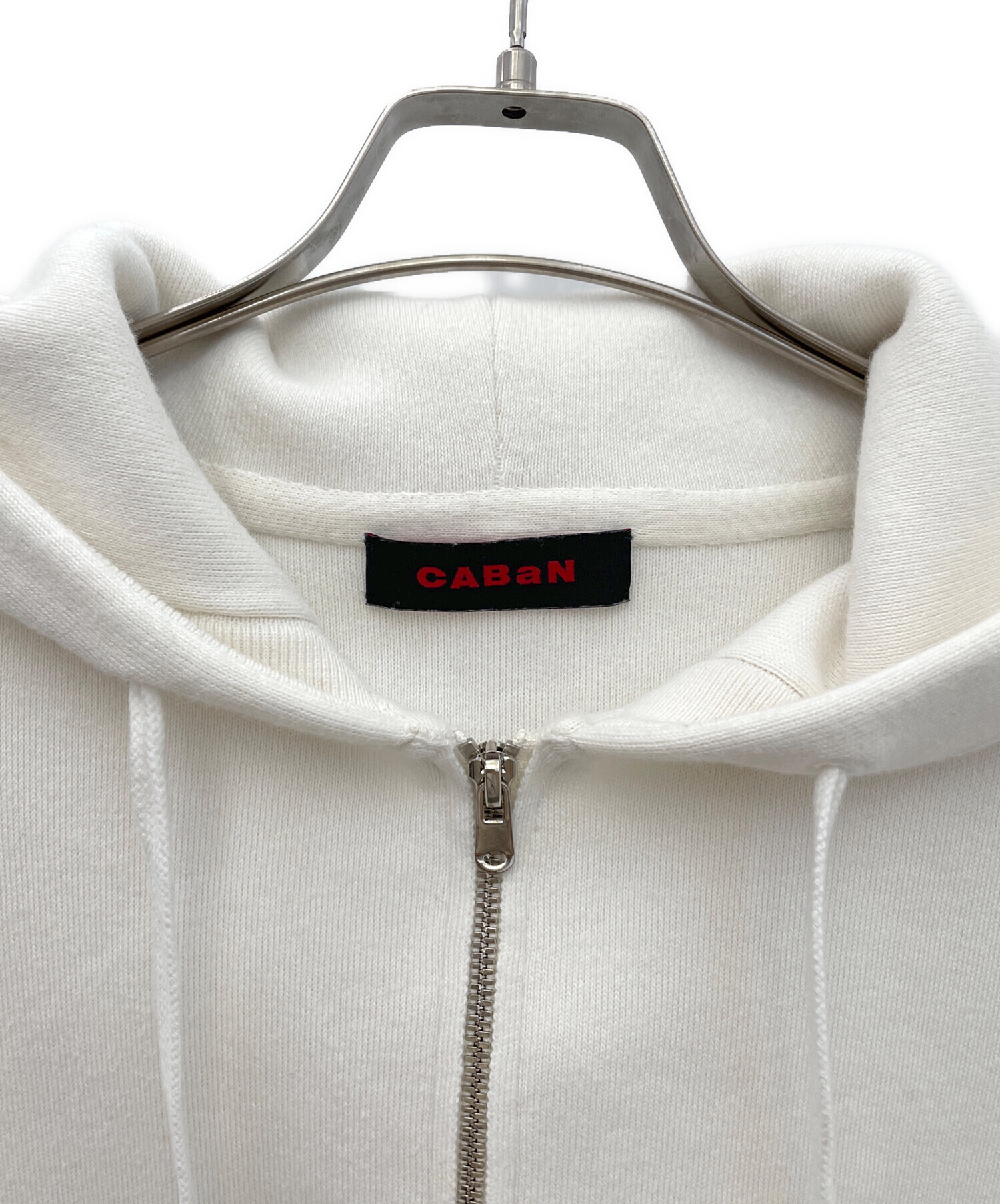 中古・古着通販】CABAN (キャバン) ジップパーカー ホワイト 中古・古着通販】CABAN (キャバン) ジップパーカー ホワイト