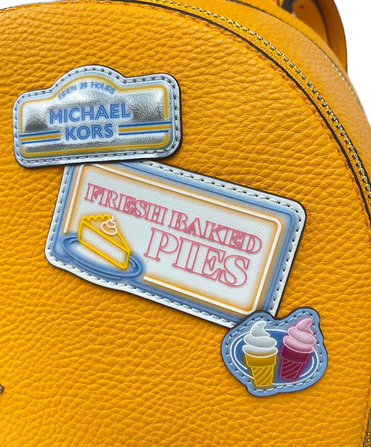 中古・古着通販】MICHAEL KORS (マイケルコース) バックパック 中古・古着通販】MICHAEL KORS (マイケルコース) バックパック