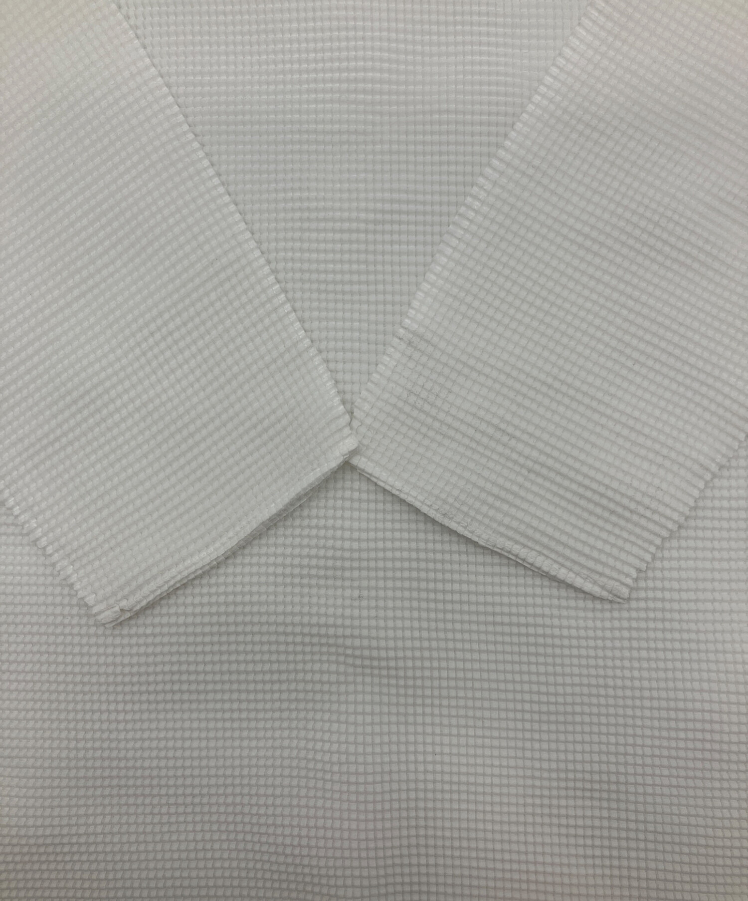 me ISSEY MIYAKE ミーイッセイミヤケ カジュアルシャツ M 白 【古着】【中古】【送料無料】 中古・古着通販】me ISSEY MIYAKE (ミーイッセイ ミヤケ) ANGLE PLEATS