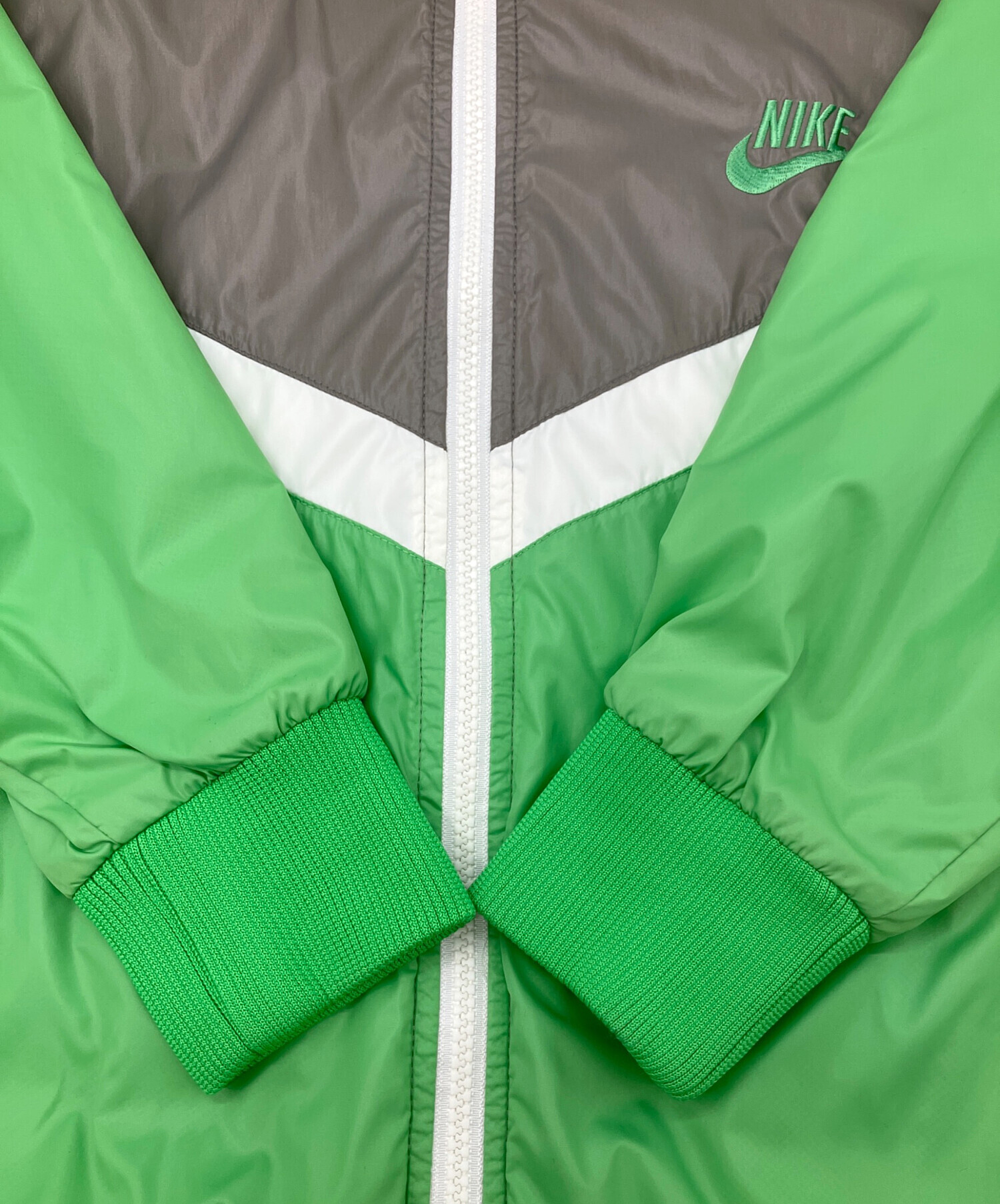 中古・古着通販】NIKE (ナイキ) ナイロンジャケット グリーン×グレー