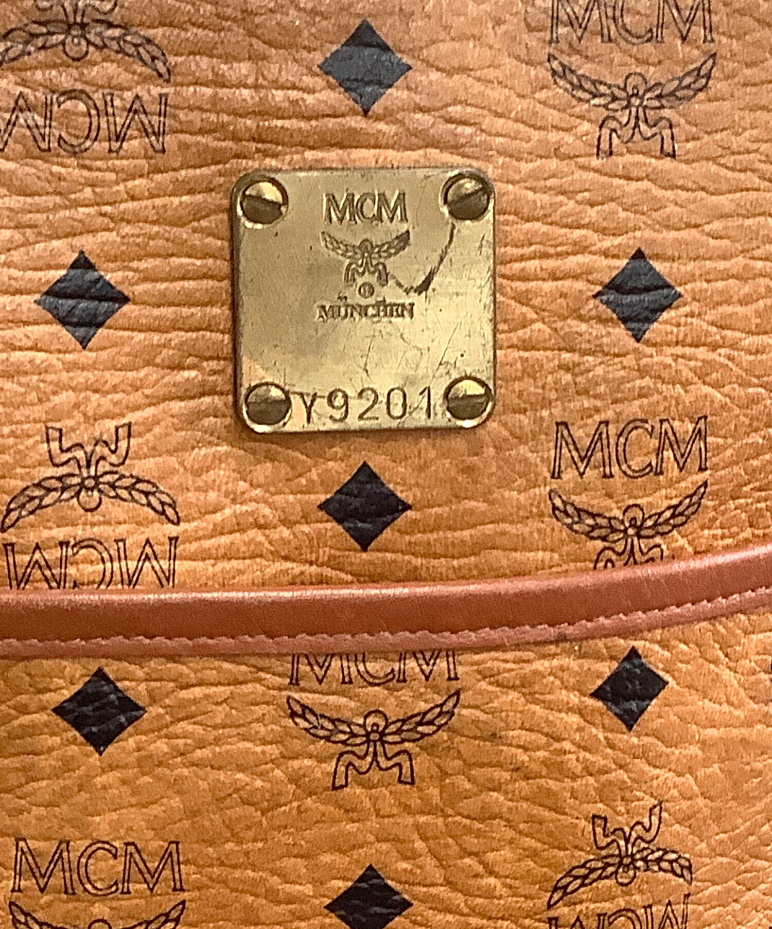 中古・古着通販】MCM (エムシーエム) レザーショルダーバッグ ブラウン 