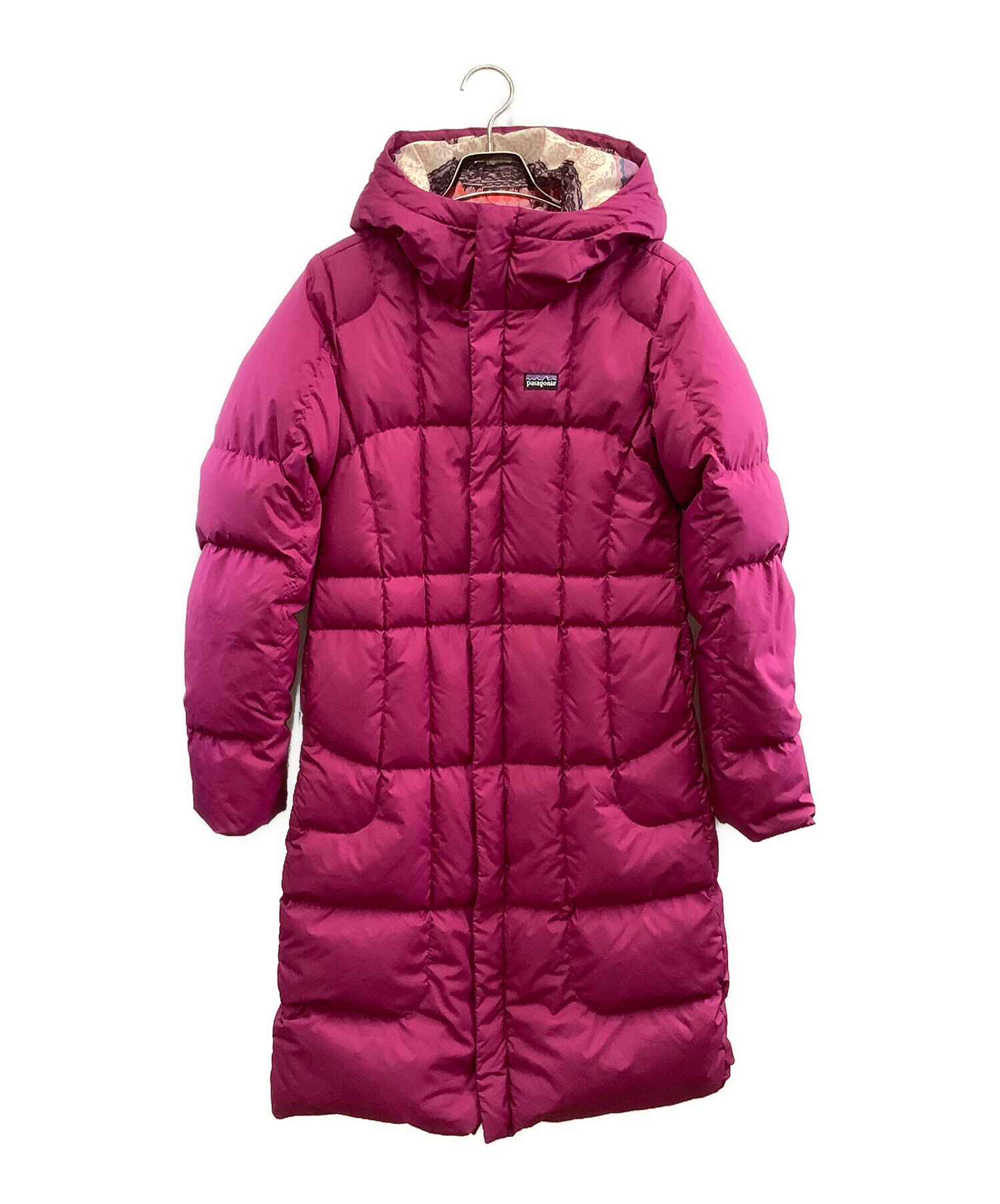 patagonia フード付きダウンジャケット ピンク 中古・古着通販】Patagonia (パタゴニア) ダウンコート ショッキング