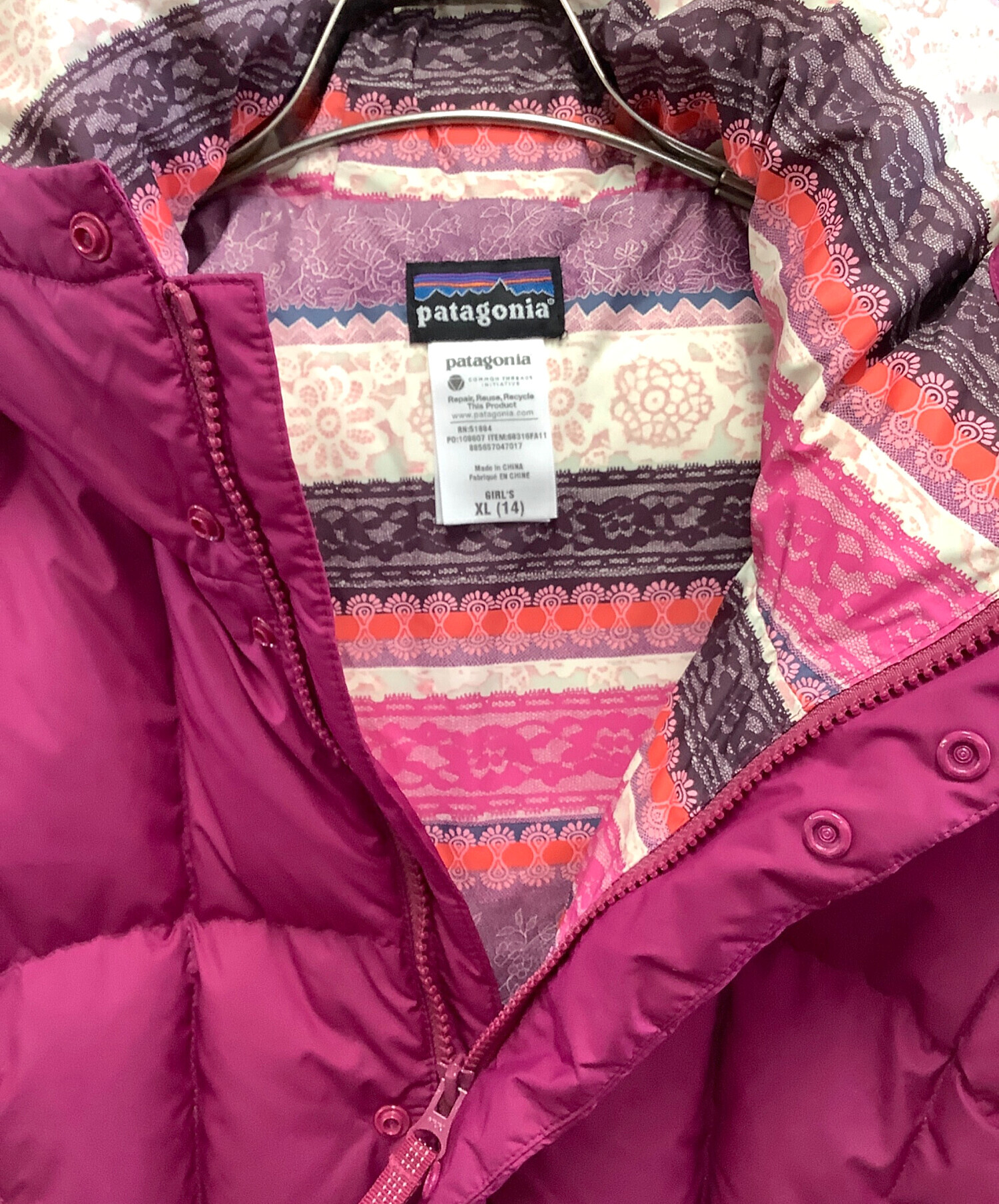 Patagonia フード付き中綿コート 2T ピンク 中古・古着通販】Patagonia (パタゴニア) ダウンコート ショッキング