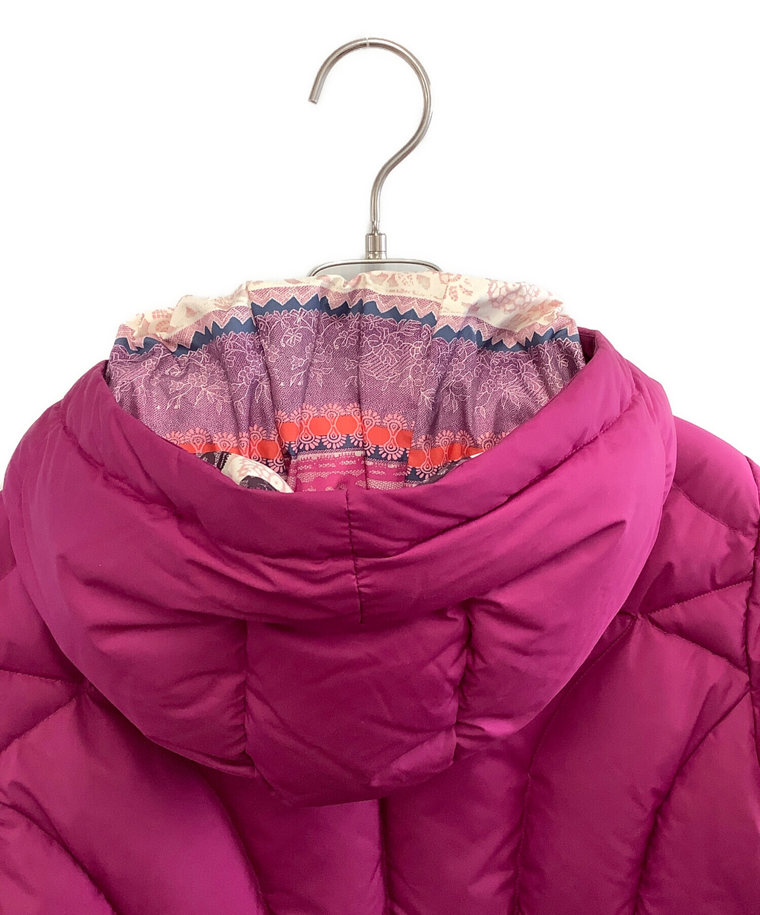 Patagonia フード付き中綿コート 2T ピンク 中古・古着通販】Patagonia (パタゴニア) ダウンコート ショッキング