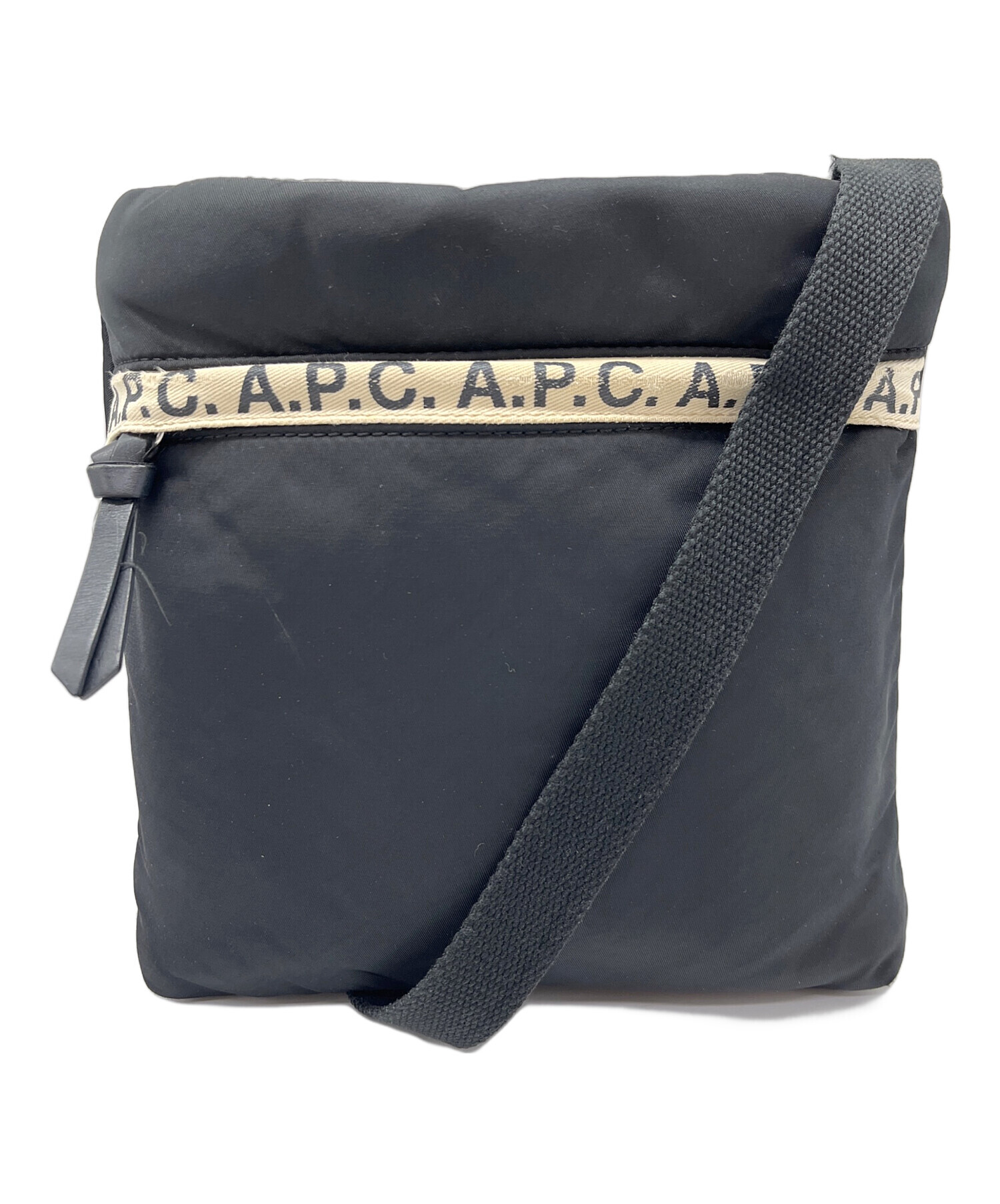 【加古川店】 中古 A.P.C | アーペーセー ショルダーバッグ Treck ショルダーバッグ? ブラック 【121】 中古・古着通販】A.P.C. (アーペーセー) ショルダーバッグ ブラック