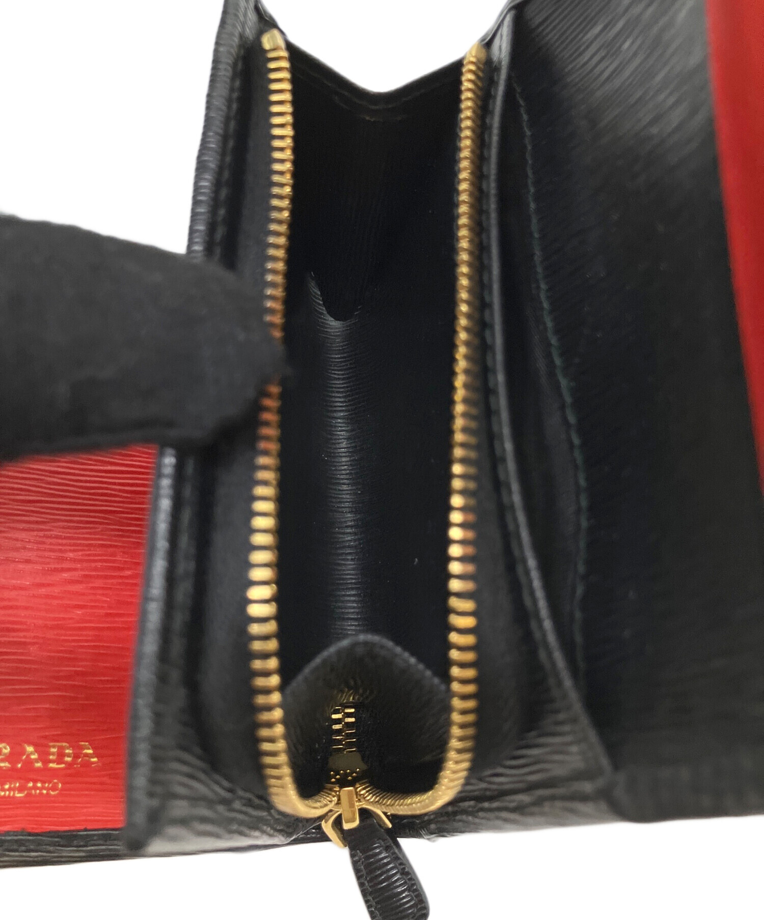 すずらん＊様専用 PRADA 三つ折り財布 ブラック/レッド 【公式通販】