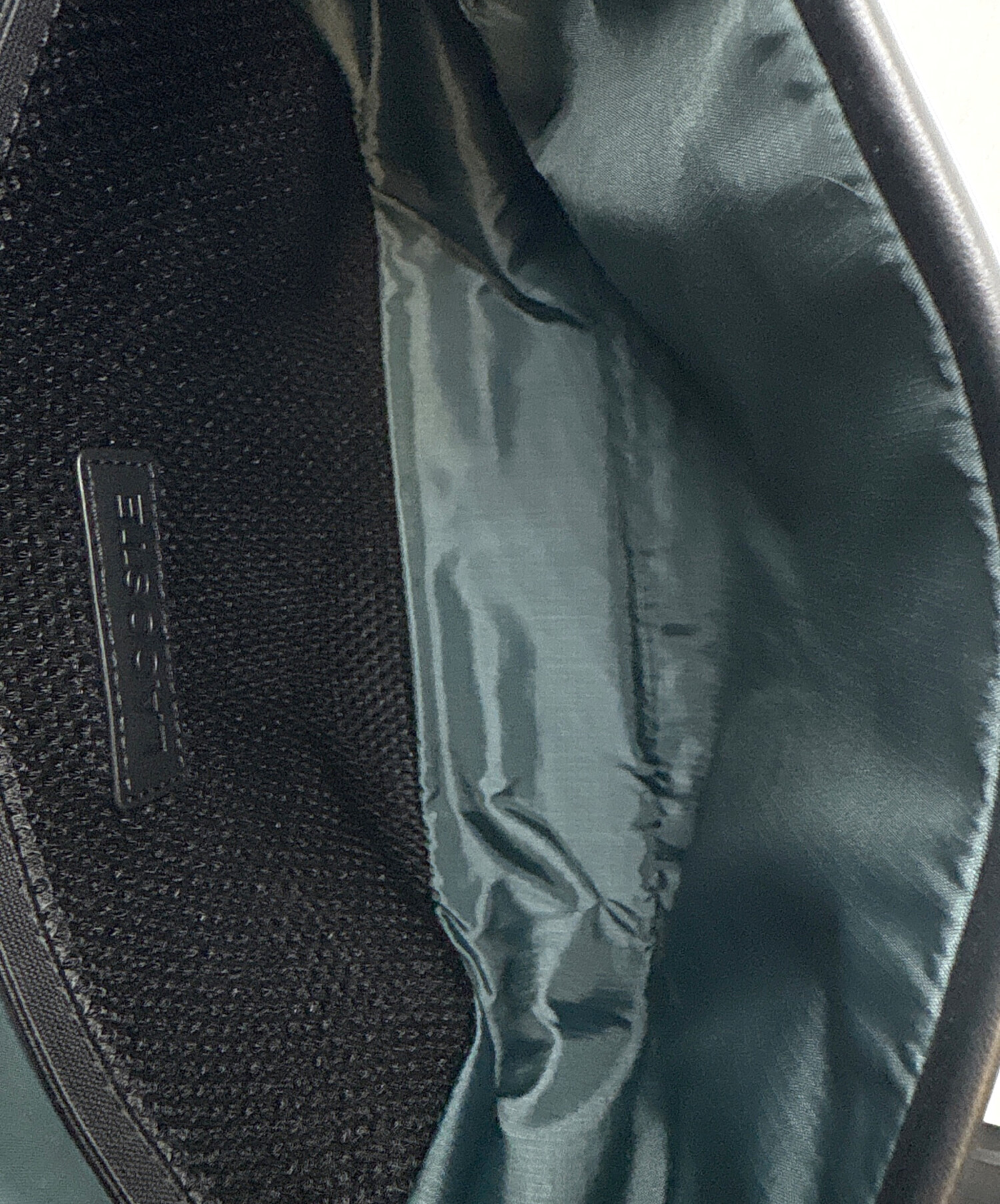 中古・古着通販】LACOSTE (ラコステ) メッセンジャーバッグ ブラック