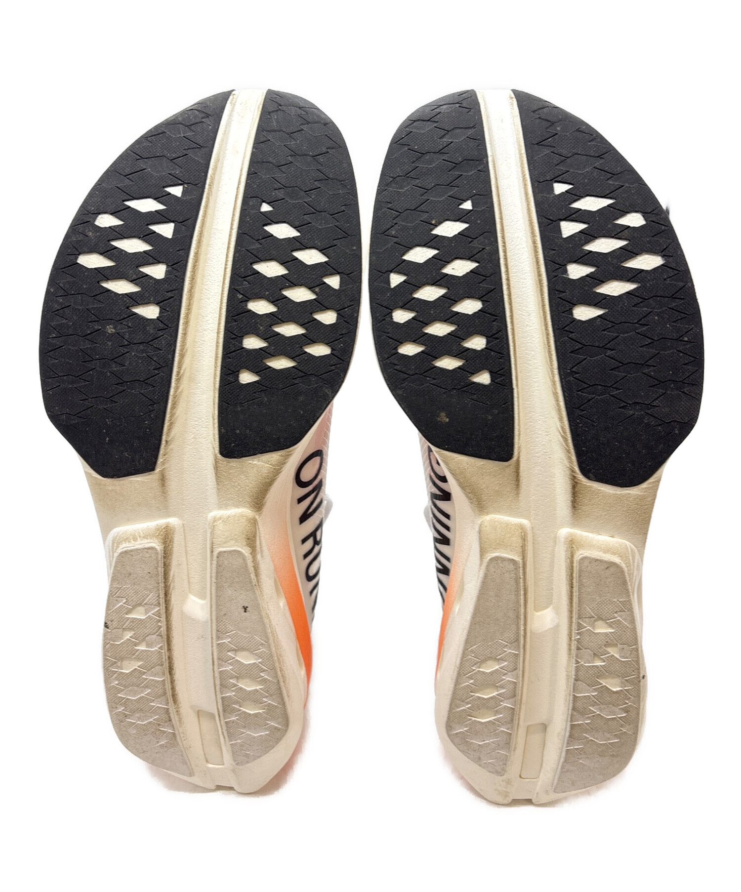 中古・古着通販】on (オン) ランニングシューズ ホワイト サイズ 中古・古着通販】on (オン) ランニングシューズ ホワイト サイズ