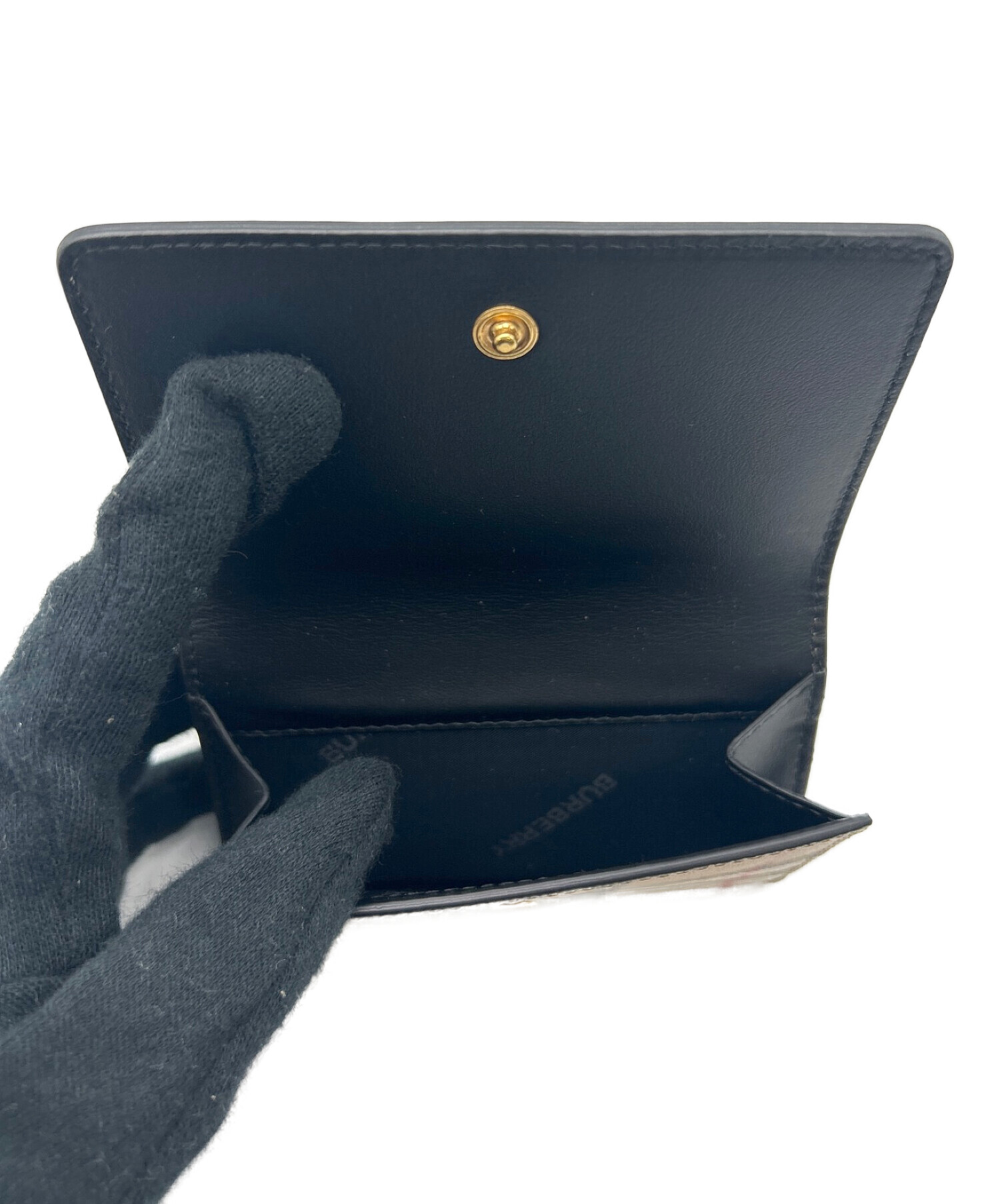 BURBERRY 三つ折り財布 ベージュ/ブラック　未使用 Burberry 三つ折り財布 ベージュ/ブラック - メルカリ